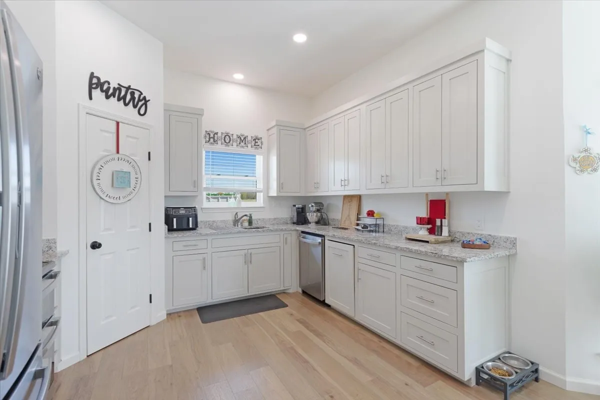 Single Family Residence For Sale in Lamar County , 6514 Old Clarksville Road, Reno, Texas 75462, 3 Bedroom, 2 Bathroom, 2 Garage spaces, 1,916 Sqft, built in 2023, mls#21323223, Real Estate Agent in Reno, Homes For Sale in Lamar county, Homes For Sale in Reno, Realtor in Reno Texas, Real Estate Brokerage Independent Realty Texas, Luminita Cordes Realtor