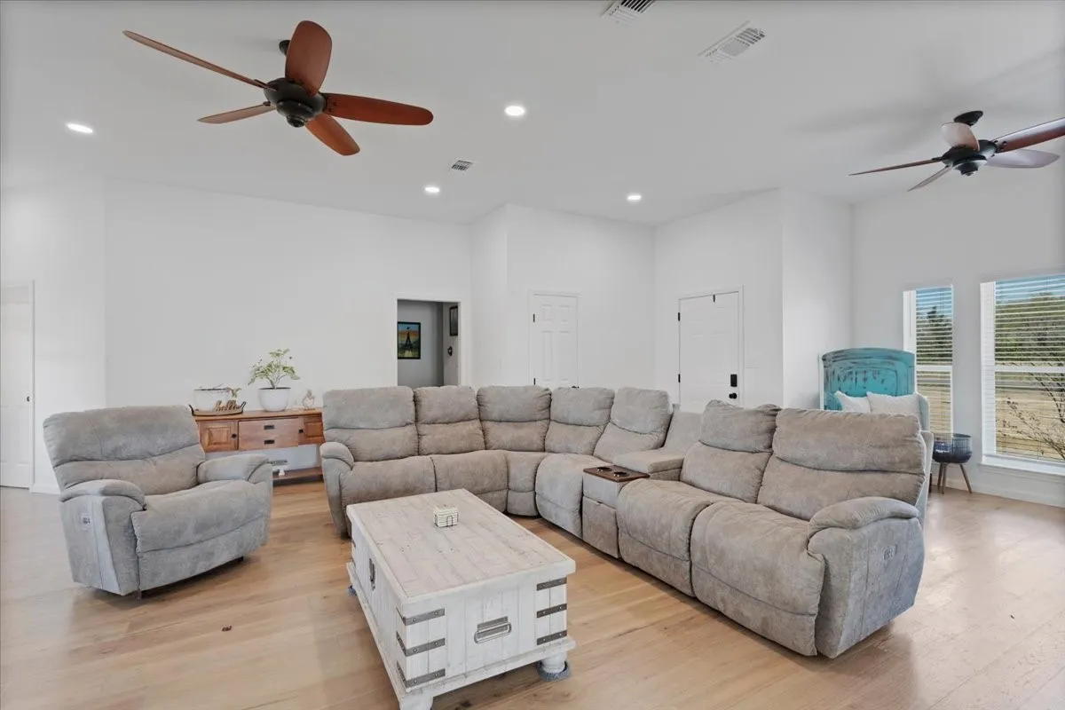 Single Family Residence For Sale in Lamar County , 6514 Old Clarksville Road, Reno, Texas 75462, 3 Bedroom, 2 Bathroom, 2 Garage spaces, 1,916 Sqft, built in 2023, mls#21323223, Real Estate Agent in Reno, Homes For Sale in Lamar county, Homes For Sale in Reno, Realtor in Reno Texas, Real Estate Brokerage Independent Realty Texas, Luminita Cordes Realtor