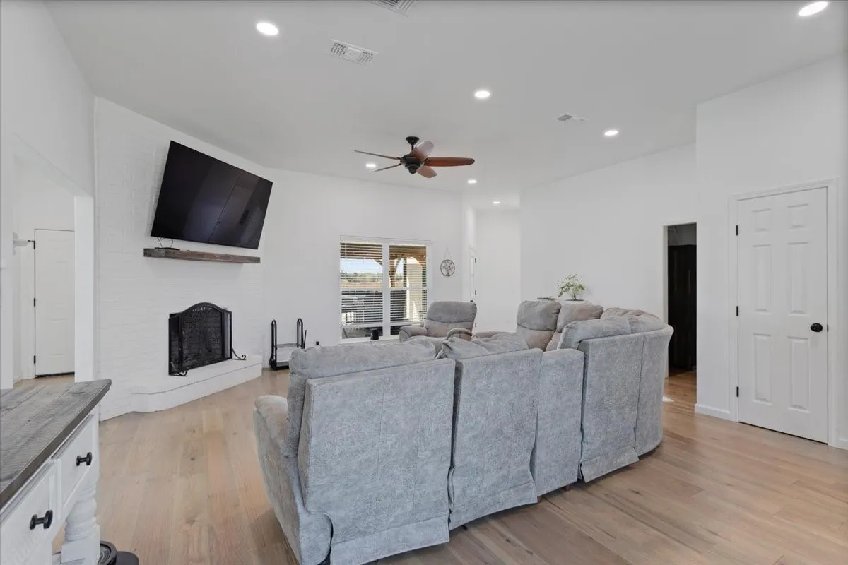 Single Family Residence For Sale in Lamar County , 6514 Old Clarksville Road, Reno, Texas 75462, 3 Bedroom, 2 Bathroom, 2 Garage spaces, 1,916 Sqft, built in 2023, mls#21323223, Real Estate Agent in Reno, Homes For Sale in Lamar county, Homes For Sale in Reno, Realtor in Reno Texas, Real Estate Brokerage Independent Realty Texas, Luminita Cordes Realtor