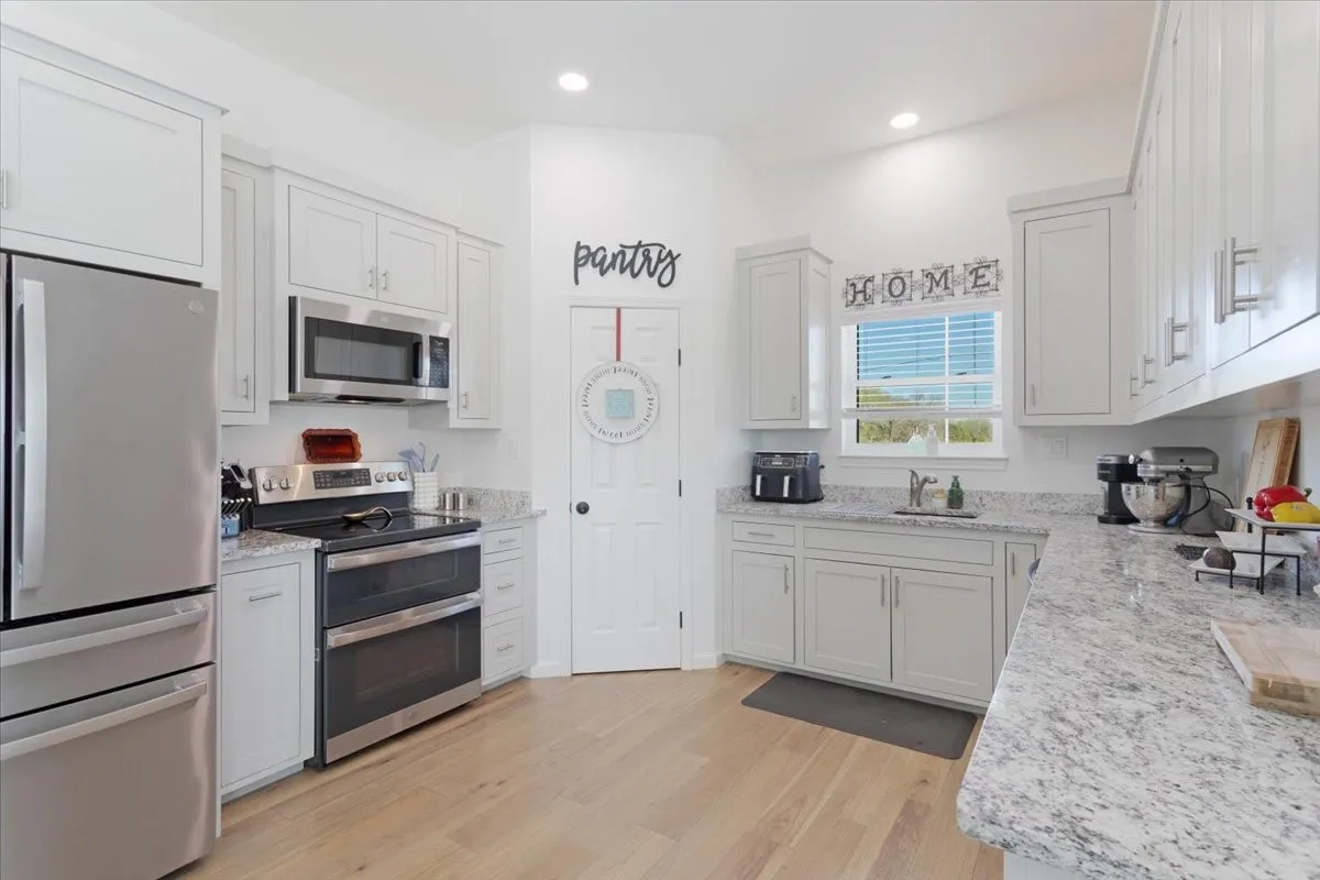 Single Family Residence For Sale in Lamar County , 6514 Old Clarksville Road, Reno, Texas 75462, 3 Bedroom, 2 Bathroom, 2 Garage spaces, 1,916 Sqft, built in 2023, mls#21323223, Real Estate Agent in Reno, Homes For Sale in Lamar county, Homes For Sale in Reno, Realtor in Reno Texas, Real Estate Brokerage Independent Realty Texas, Luminita Cordes Realtor