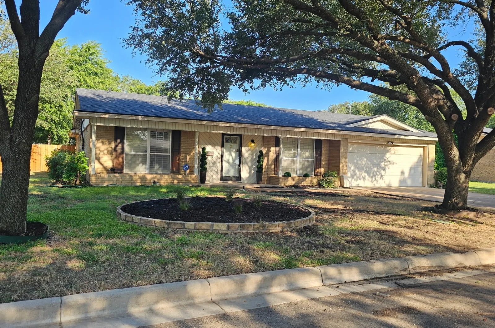Single Family Residence For Rent in Tarrant County , 5660 Conlin Drive, Fort Worth, Texas 76134, 3 Bedroom, 2 Bathroom, 2 Garage spaces, 1,676 Sqft, built in 1966, mls#21323244, Real Estate Agent in Fort Worth, Homes For Rent in Tarrant county, Homes For Rent in Fort Worth, Realtor in Fort Worth Texas, Real Estate Brokerage Independent Realty Texas, Luminita Cordes Realtor