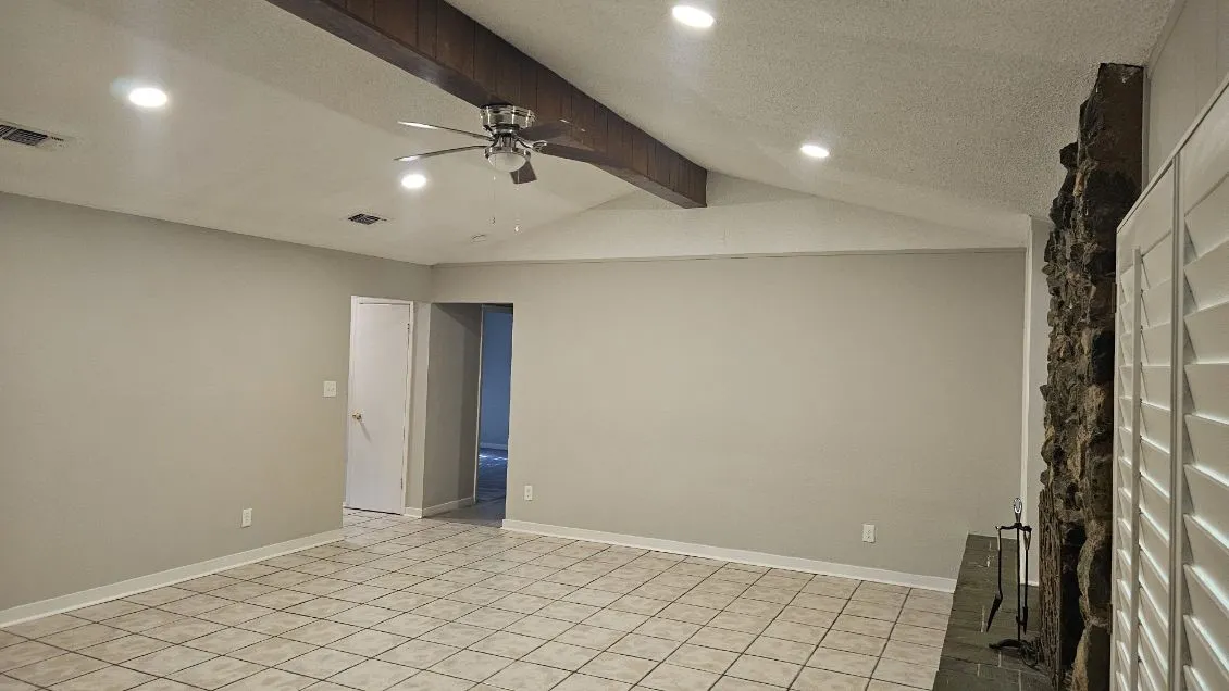 Single Family Residence For Rent in Tarrant County , 5660 Conlin Drive, Fort Worth, Texas 76134, 3 Bedroom, 2 Bathroom, 2 Garage spaces, 1,676 Sqft, built in 1966, mls#21323244, Real Estate Agent in Fort Worth, Homes For Rent in Tarrant county, Homes For Rent in Fort Worth, Realtor in Fort Worth Texas, Real Estate Brokerage Independent Realty Texas, Luminita Cordes Realtor