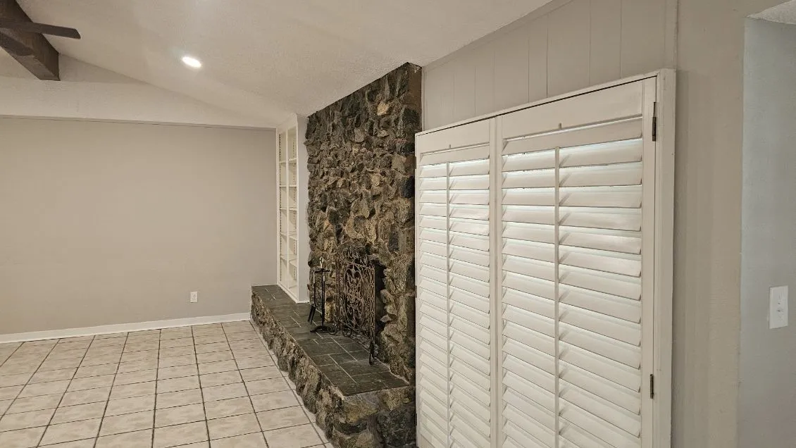 Single Family Residence For Rent in Tarrant County , 5660 Conlin Drive, Fort Worth, Texas 76134, 3 Bedroom, 2 Bathroom, 2 Garage spaces, 1,676 Sqft, built in 1966, mls#21323244, Real Estate Agent in Fort Worth, Homes For Rent in Tarrant county, Homes For Rent in Fort Worth, Realtor in Fort Worth Texas, Real Estate Brokerage Independent Realty Texas, Luminita Cordes Realtor