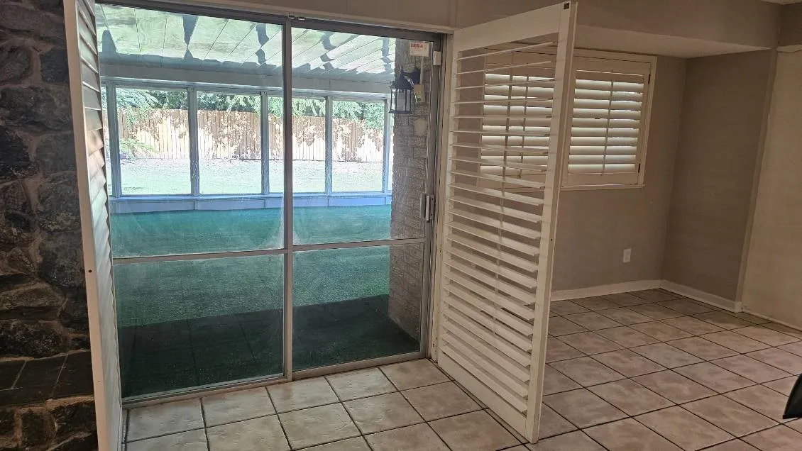 Single Family Residence For Rent in Tarrant County , 5660 Conlin Drive, Fort Worth, Texas 76134, 3 Bedroom, 2 Bathroom, 2 Garage spaces, 1,676 Sqft, built in 1966, mls#21323244, Real Estate Agent in Fort Worth, Homes For Rent in Tarrant county, Homes For Rent in Fort Worth, Realtor in Fort Worth Texas, Real Estate Brokerage Independent Realty Texas, Luminita Cordes Realtor