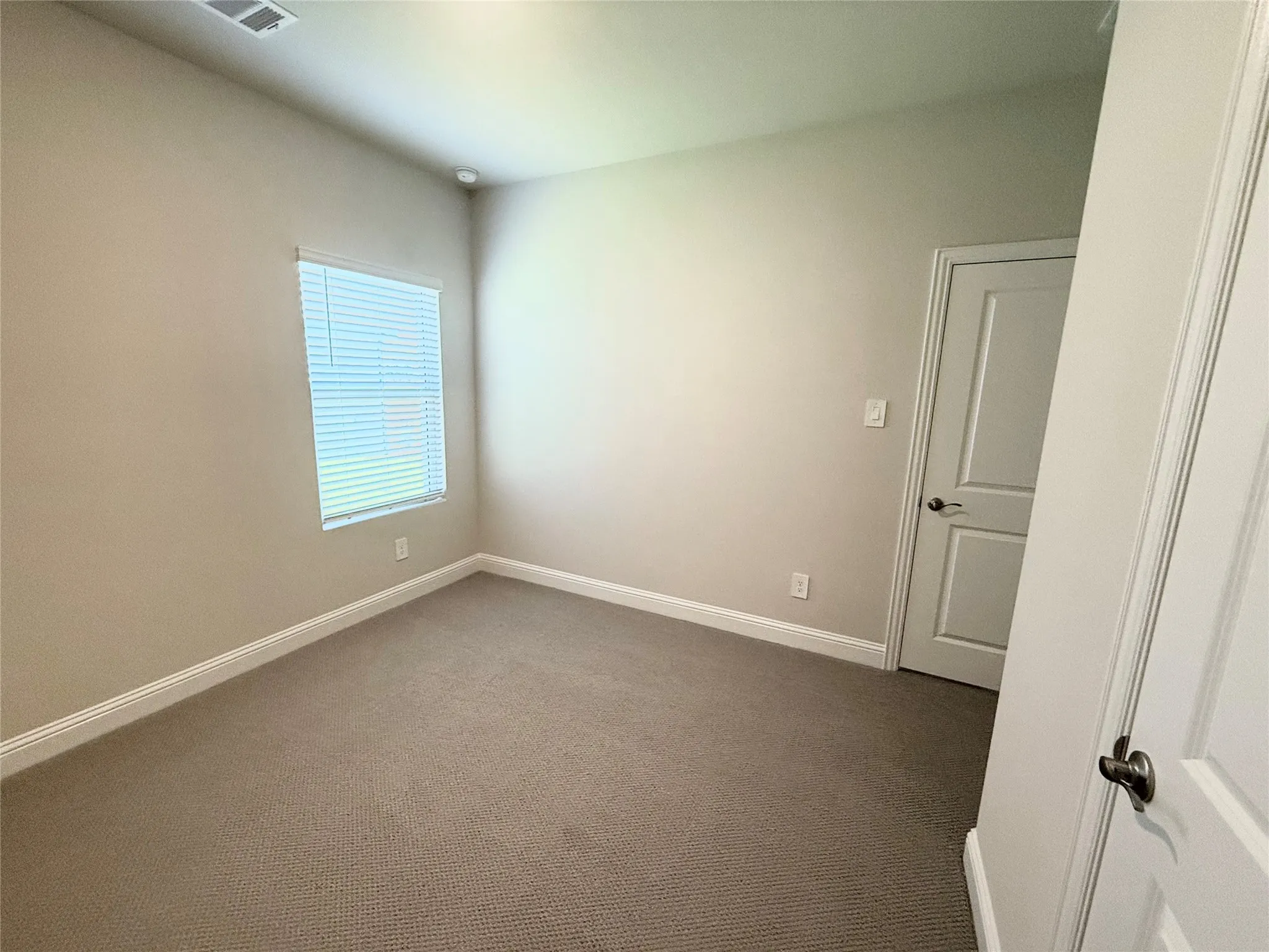 Neutral-toned wall finishes