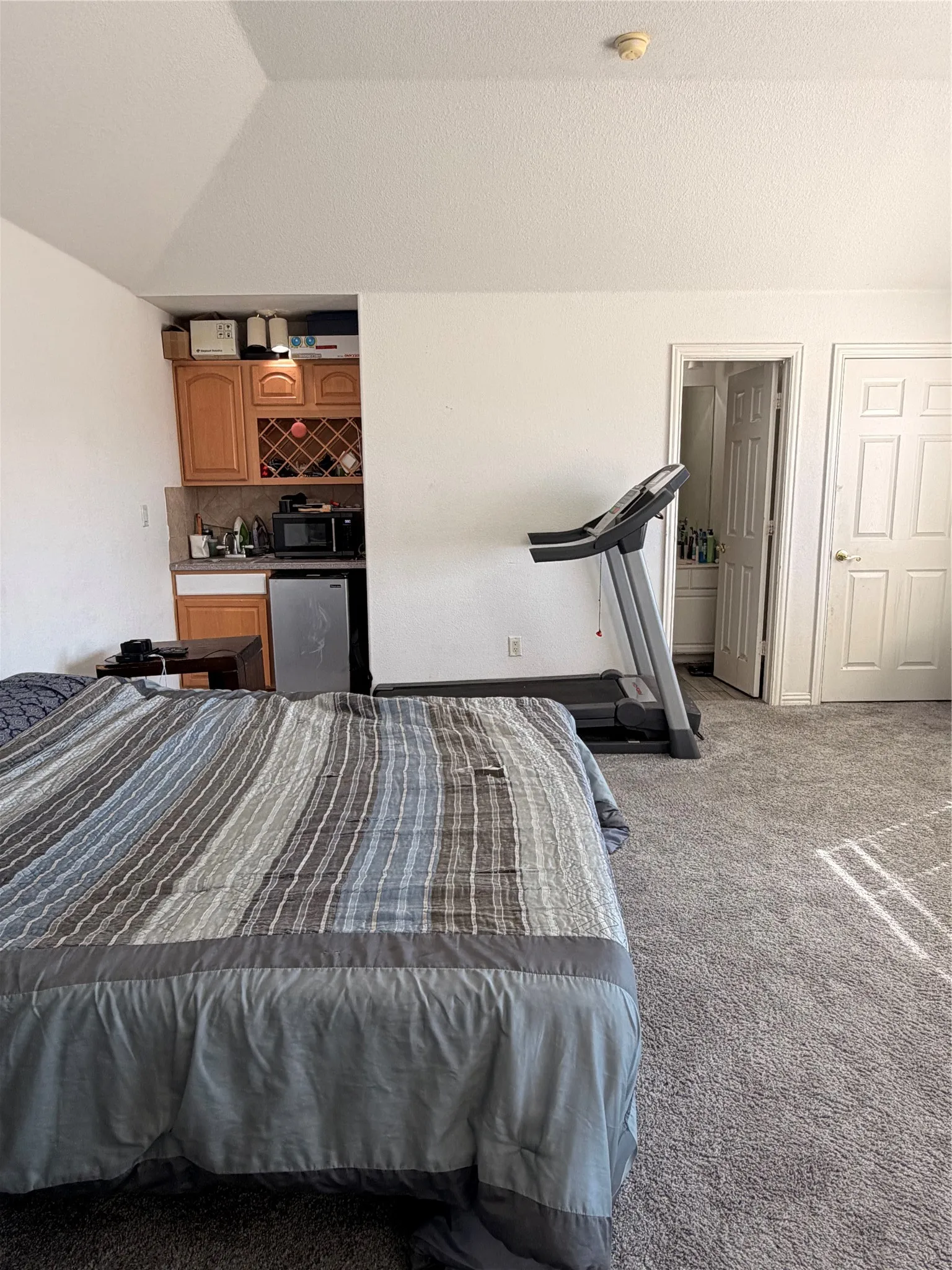 HUGE Bonus room that is en-suite with vanity, integrated sink, brushed nickel faucet. Can also be the 2nd primary bedroom, media or game room.