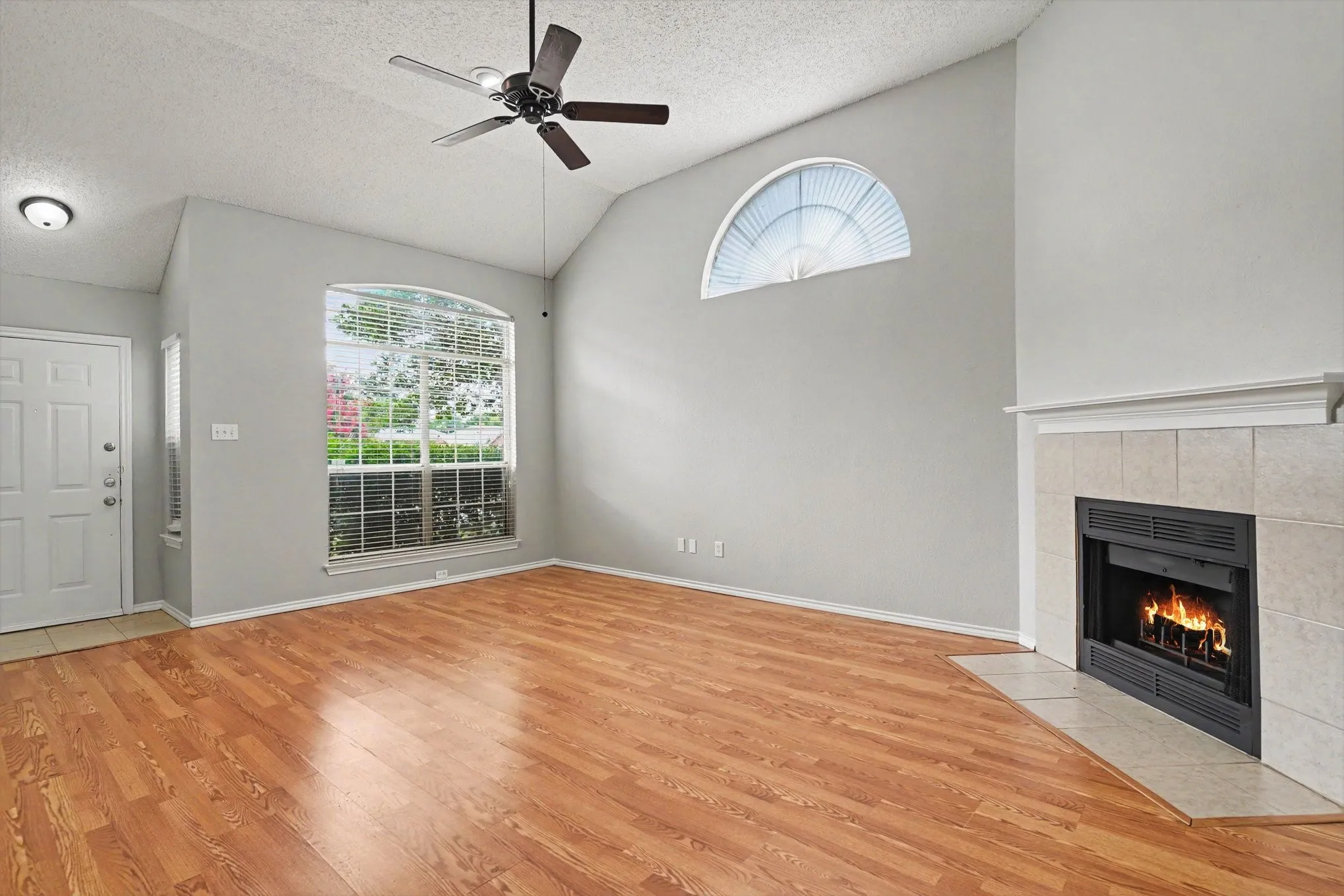 Single Family Residence For Sale in Tarrant County , 8844 Mystic Trail, Fort Worth, Texas 76118, 3 Bedroom, 2 Bathroom, 2 Garage spaces, 1,510 Sqft, built in 1987, mls#21301955, Real Estate Agent in Fort Worth, Homes For Sale in Tarrant county, Homes For Sale in Fort Worth, Realtor in Fort Worth Texas, Real Estate Brokerage Independent Realty Texas, Luminita Cordes Realtor