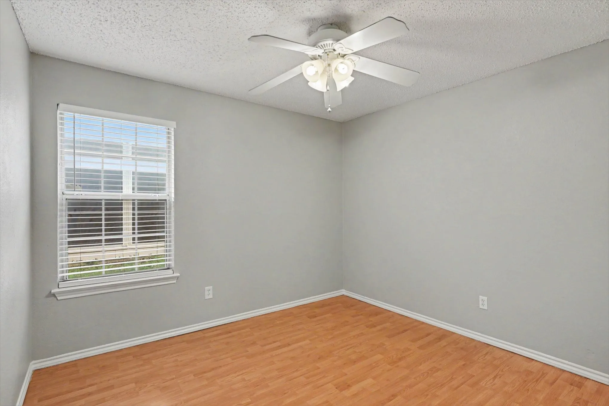 Single Family Residence For Sale in Tarrant County , 8844 Mystic Trail, Fort Worth, Texas 76118, 3 Bedroom, 2 Bathroom, 2 Garage spaces, 1,510 Sqft, built in 1987, mls#21301955, Real Estate Agent in Fort Worth, Homes For Sale in Tarrant county, Homes For Sale in Fort Worth, Realtor in Fort Worth Texas, Real Estate Brokerage Independent Realty Texas, Luminita Cordes Realtor