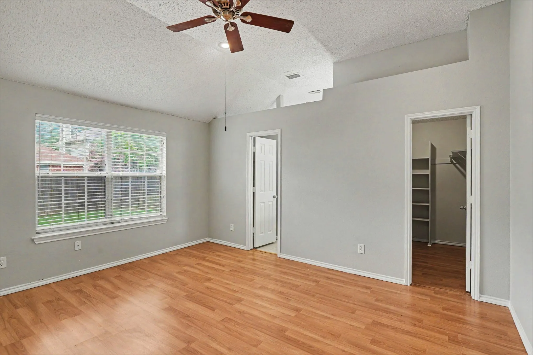 Single Family Residence For Sale in Tarrant County , 8844 Mystic Trail, Fort Worth, Texas 76118, 3 Bedroom, 2 Bathroom, 2 Garage spaces, 1,510 Sqft, built in 1987, mls#21301955, Real Estate Agent in Fort Worth, Homes For Sale in Tarrant county, Homes For Sale in Fort Worth, Realtor in Fort Worth Texas, Real Estate Brokerage Independent Realty Texas, Luminita Cordes Realtor