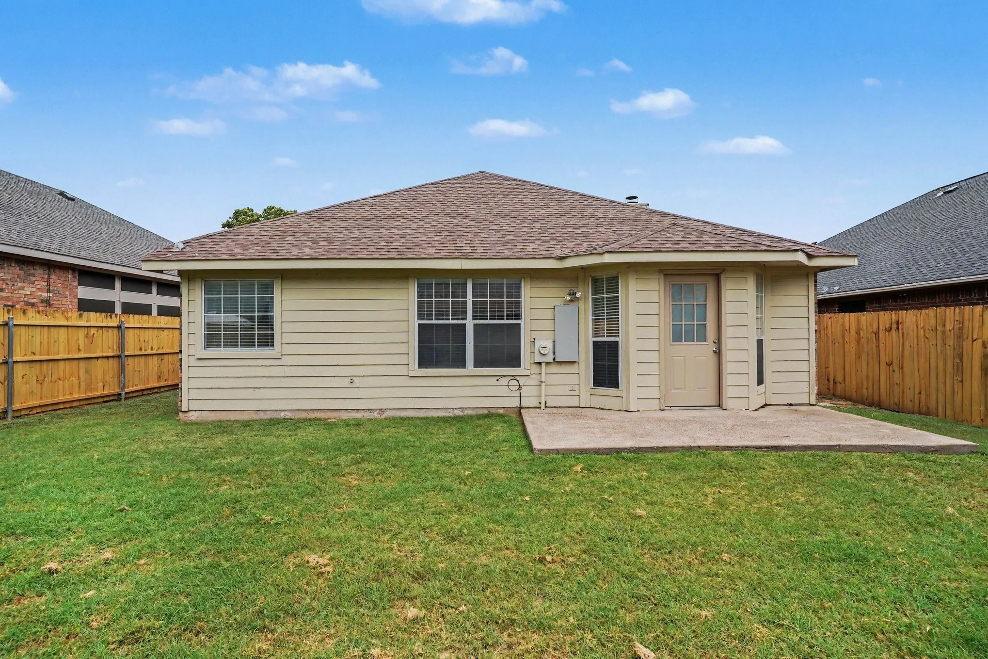 Single Family Residence For Sale in Tarrant County , 8844 Mystic Trail, Fort Worth, Texas 76118, 3 Bedroom, 2 Bathroom, 2 Garage spaces, 1,510 Sqft, built in 1987, mls#21301955, Real Estate Agent in Fort Worth, Homes For Sale in Tarrant county, Homes For Sale in Fort Worth, Realtor in Fort Worth Texas, Real Estate Brokerage Independent Realty Texas, Luminita Cordes Realtor