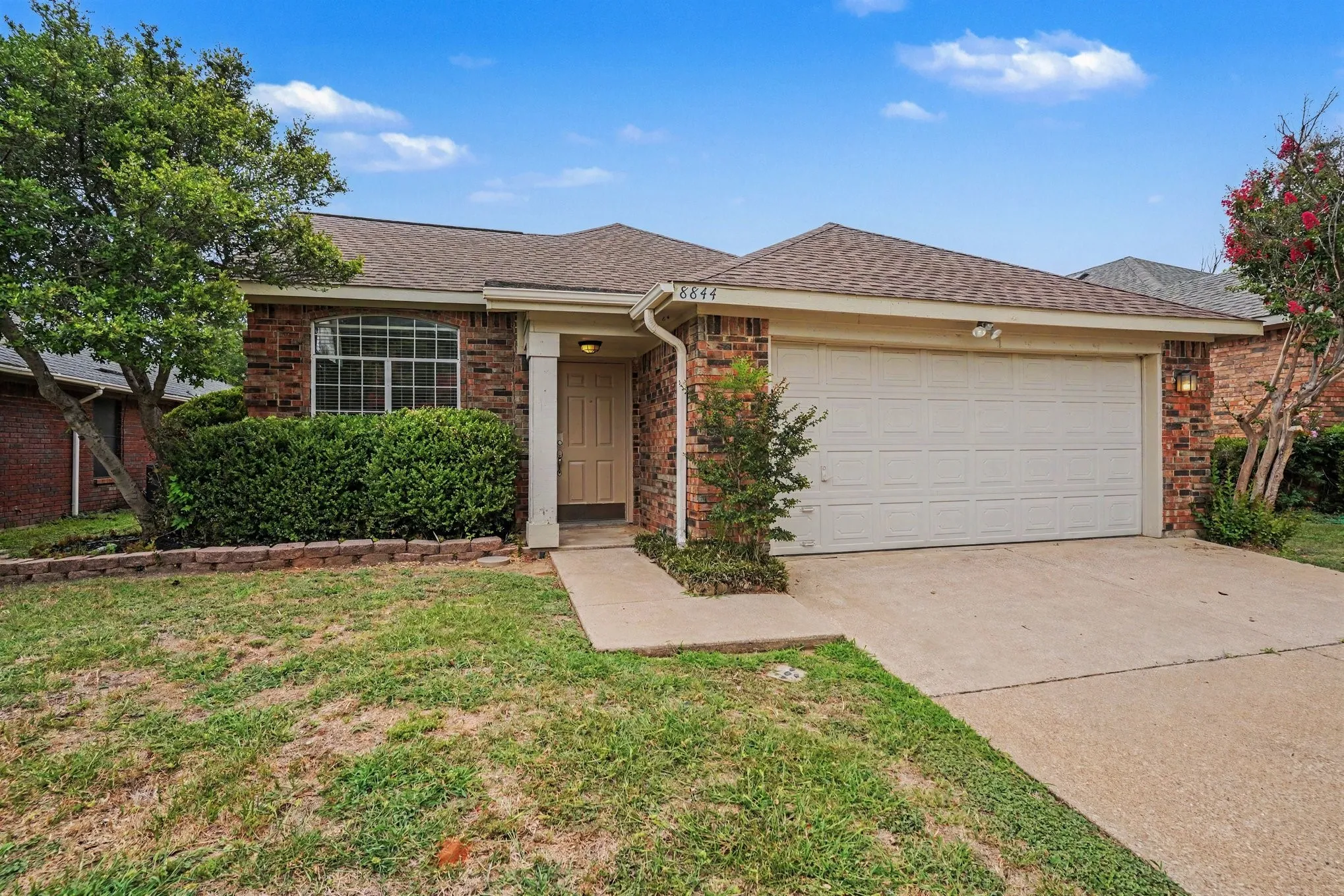 Single Family Residence For Sale in Tarrant County , 8844 Mystic Trail, Fort Worth, Texas 76118, 3 Bedroom, 2 Bathroom, 2 Garage spaces, 1,510 Sqft, built in 1987, mls#21301955, Real Estate Agent in Fort Worth, Homes For Sale in Tarrant county, Homes For Sale in Fort Worth, Realtor in Fort Worth Texas, Real Estate Brokerage Independent Realty Texas, Luminita Cordes Realtor