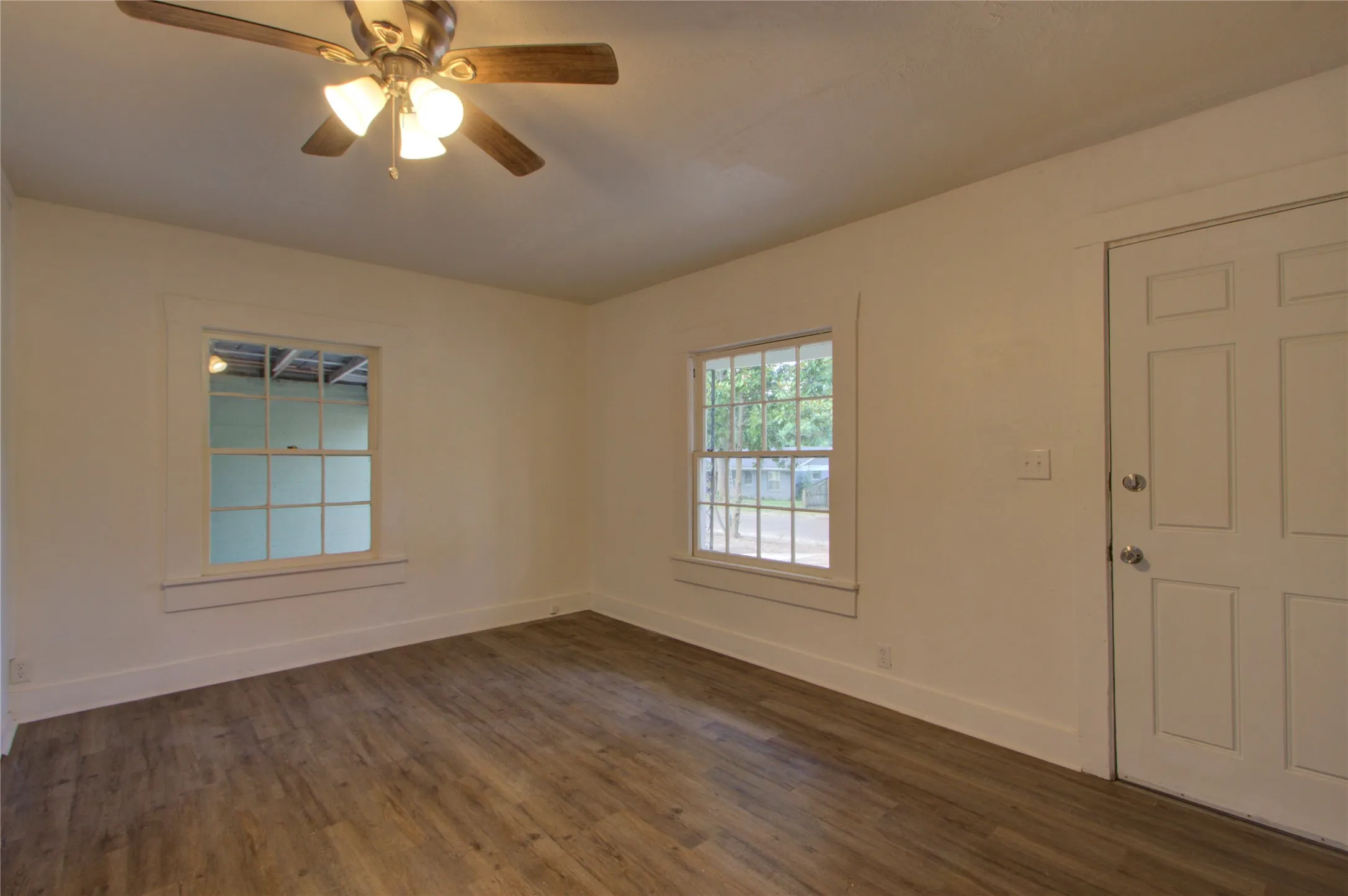 Single Family Residence For Sale in Bowie County , 4101 Elizabeth, Texarkana, Texas 75503, 3 Bedrooms, 2 Bathrooms, Garage spaces, 1,256 Sqft, built in 1940, Price $135,000, mls#21323276, Real Estate Agent in Texarkana, Homes For Sale in Bowie county, Homes For Sale in Texarkana, Realtor in Texarkana Texas, Real Estate Brokerage Independent Realty Texas, Luminita Cordes Realtor