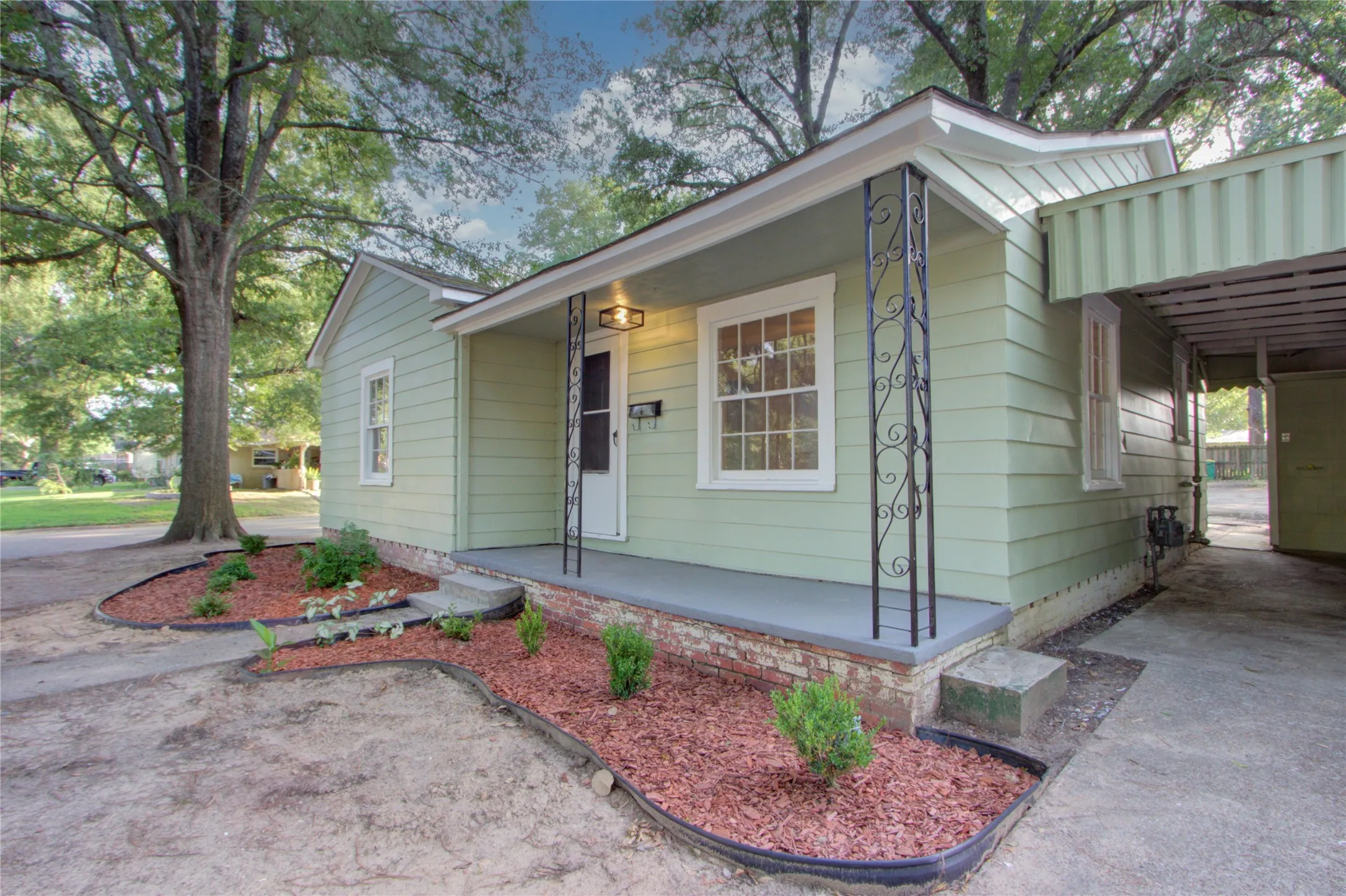 Single Family Residence For Sale in Bowie County , 4101 Elizabeth, Texarkana, Texas 75503, 3 Bedrooms, 2 Bathrooms, Garage spaces, 1,256 Sqft, built in 1940, Price $135,000, mls#21323276, Real Estate Agent in Texarkana, Homes For Sale in Bowie county, Homes For Sale in Texarkana, Realtor in Texarkana Texas, Real Estate Brokerage Independent Realty Texas, Luminita Cordes Realtor