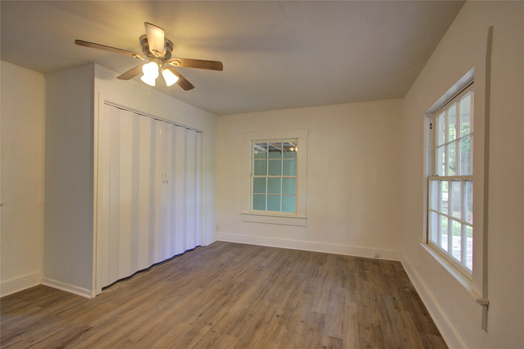 Single Family Residence For Sale in Bowie County , 4101 Elizabeth, Texarkana, Texas 75503, 3 Bedrooms, 2 Bathrooms, Garage spaces, 1,256 Sqft, built in 1940, Price $135,000, mls#21323276, Real Estate Agent in Texarkana, Homes For Sale in Bowie county, Homes For Sale in Texarkana, Realtor in Texarkana Texas, Real Estate Brokerage Independent Realty Texas, Luminita Cordes Realtor