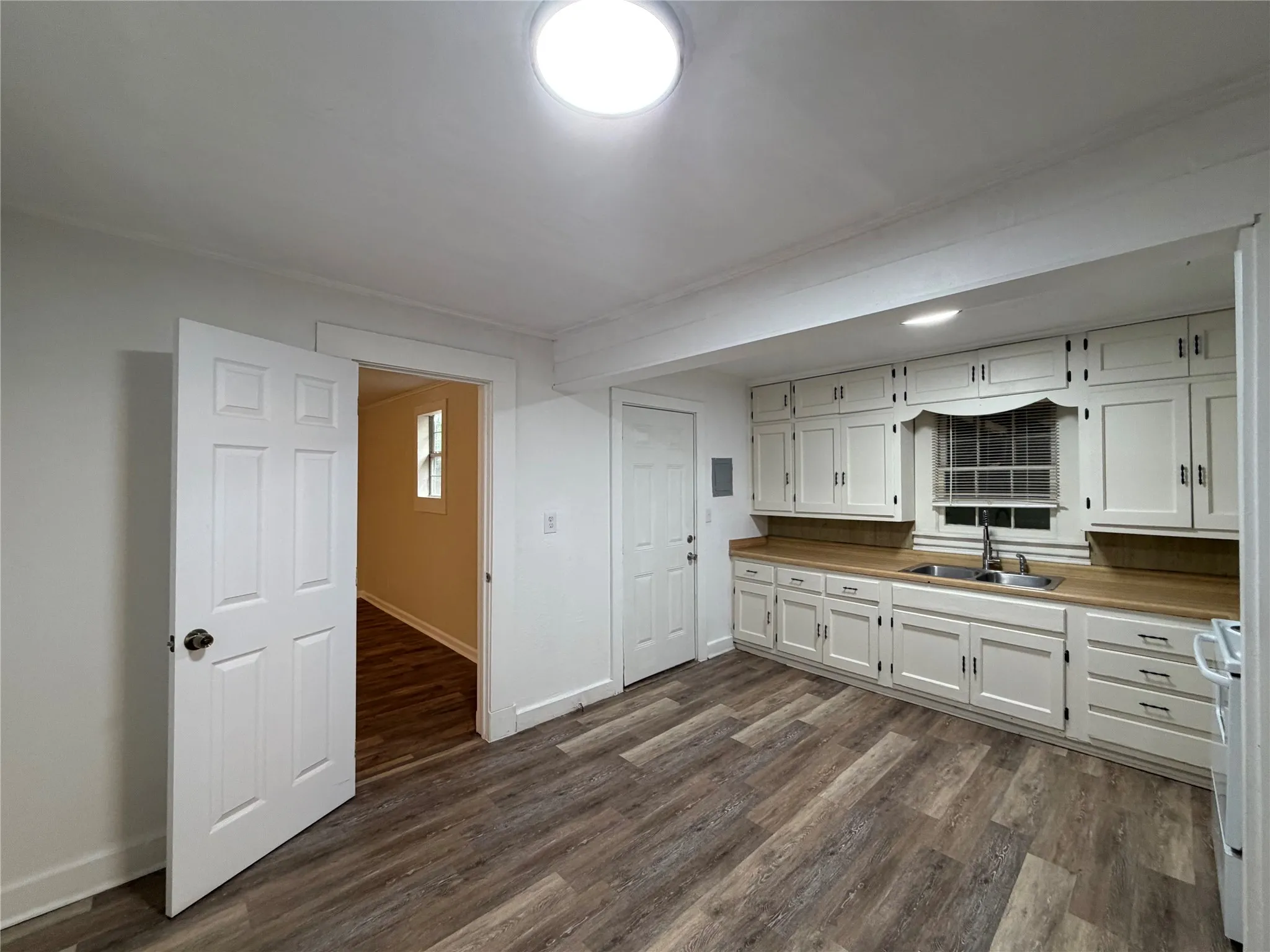 Single Family Residence For Sale in Bowie County , 4101 Elizabeth, Texarkana, Texas 75503, 3 Bedrooms, 2 Bathrooms, Garage spaces, 1,256 Sqft, built in 1940, Price $135,000, mls#21323276, Real Estate Agent in Texarkana, Homes For Sale in Bowie county, Homes For Sale in Texarkana, Realtor in Texarkana Texas, Real Estate Brokerage Independent Realty Texas, Luminita Cordes Realtor