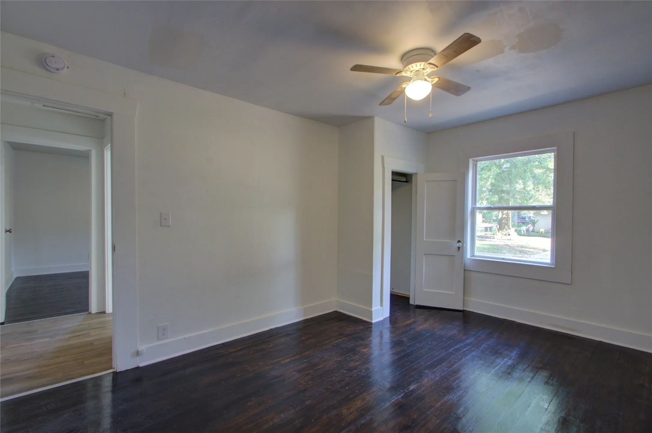 Single Family Residence For Sale in Bowie County , 4101 Elizabeth, Texarkana, Texas 75503, 3 Bedrooms, 2 Bathrooms, Garage spaces, 1,256 Sqft, built in 1940, Price $135,000, mls#21323276, Real Estate Agent in Texarkana, Homes For Sale in Bowie county, Homes For Sale in Texarkana, Realtor in Texarkana Texas, Real Estate Brokerage Independent Realty Texas, Luminita Cordes Realtor