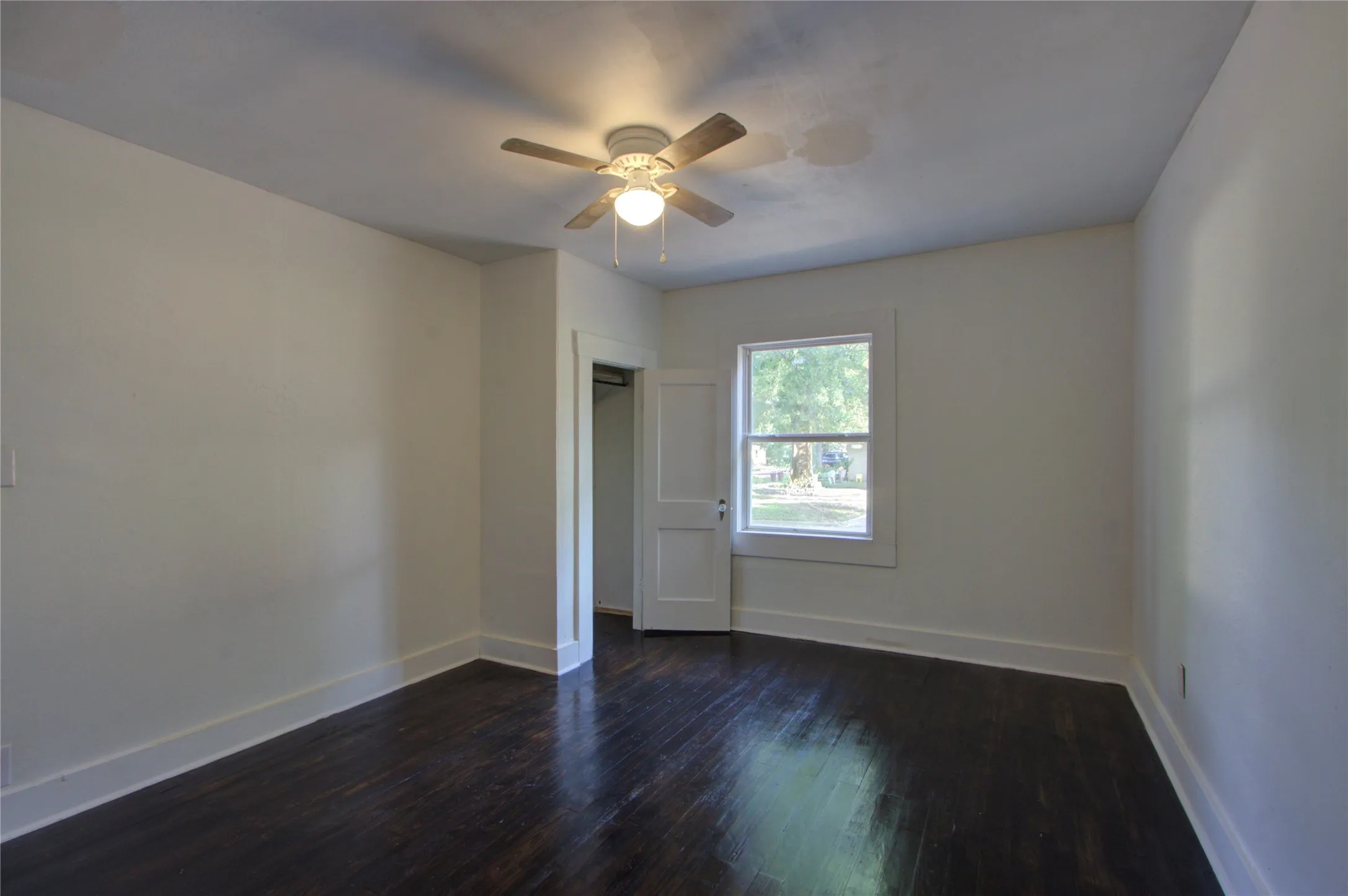 Single Family Residence For Sale in Bowie County , 4101 Elizabeth, Texarkana, Texas 75503, 3 Bedrooms, 2 Bathrooms, Garage spaces, 1,256 Sqft, built in 1940, Price $135,000, mls#21323276, Real Estate Agent in Texarkana, Homes For Sale in Bowie county, Homes For Sale in Texarkana, Realtor in Texarkana Texas, Real Estate Brokerage Independent Realty Texas, Luminita Cordes Realtor