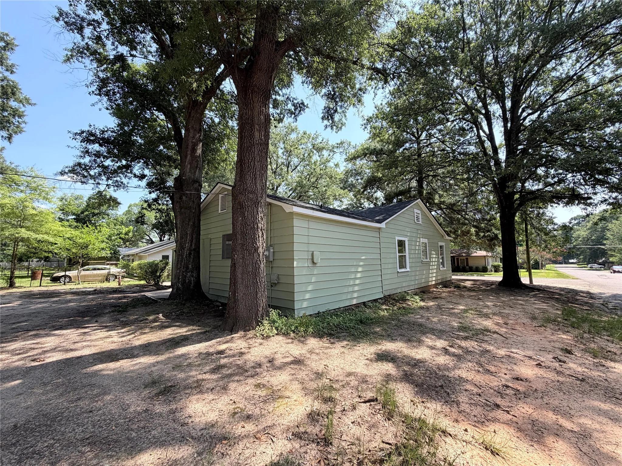Single Family Residence For Sale in Bowie County , 4101 Elizabeth, Texarkana, Texas 75503, 3 Bedrooms, 2 Bathrooms, Garage spaces, 1,256 Sqft, built in 1940, Price $135,000, mls#21323276, Real Estate Agent in Texarkana, Homes For Sale in Bowie county, Homes For Sale in Texarkana, Realtor in Texarkana Texas, Real Estate Brokerage Independent Realty Texas, Luminita Cordes Realtor