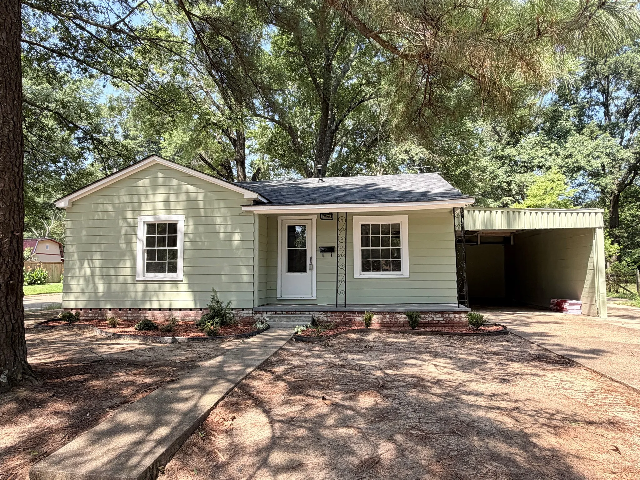 Single Family Residence For Sale in Bowie County , 4101 Elizabeth, Texarkana, Texas 75503, 3 Bedrooms, 2 Bathrooms, Garage spaces, 1,256 Sqft, built in 1940, Price $135,000, mls#21323276, Real Estate Agent in Texarkana, Homes For Sale in Bowie county, Homes For Sale in Texarkana, Realtor in Texarkana Texas, Real Estate Brokerage Independent Realty Texas, Luminita Cordes Realtor