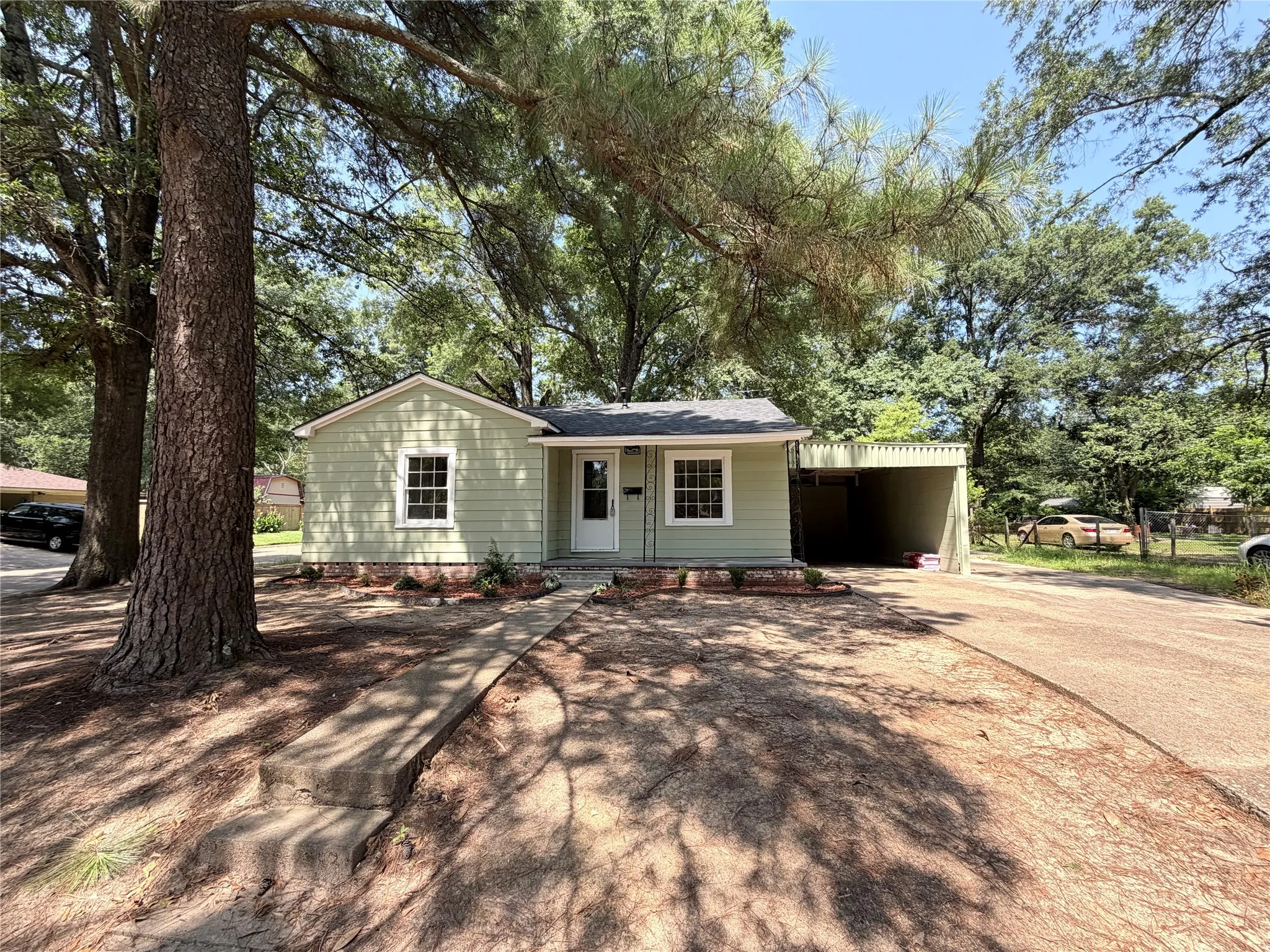 Single Family Residence For Sale in Bowie County , 4101 Elizabeth, Texarkana, Texas 75503, 3 Bedrooms, 2 Bathrooms, Garage spaces, 1,256 Sqft, built in 1940, Price $135,000, mls#21323276, Real Estate Agent in Texarkana, Homes For Sale in Bowie county, Homes For Sale in Texarkana, Realtor in Texarkana Texas, Real Estate Brokerage Independent Realty Texas, Luminita Cordes Realtor