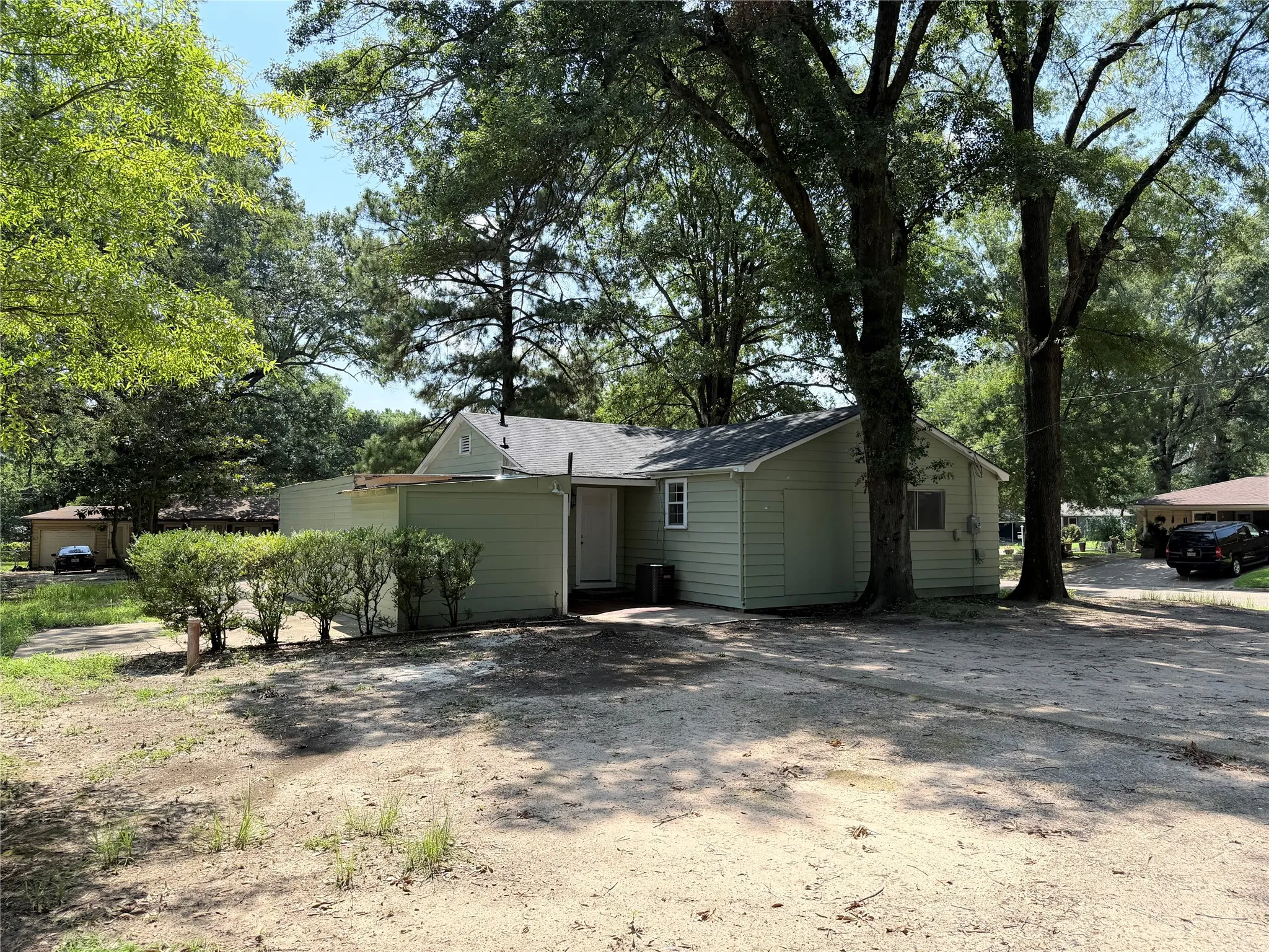 Single Family Residence For Sale in Bowie County , 4101 Elizabeth, Texarkana, Texas 75503, 3 Bedrooms, 2 Bathrooms, Garage spaces, 1,256 Sqft, built in 1940, Price $135,000, mls#21323276, Real Estate Agent in Texarkana, Homes For Sale in Bowie county, Homes For Sale in Texarkana, Realtor in Texarkana Texas, Real Estate Brokerage Independent Realty Texas, Luminita Cordes Realtor