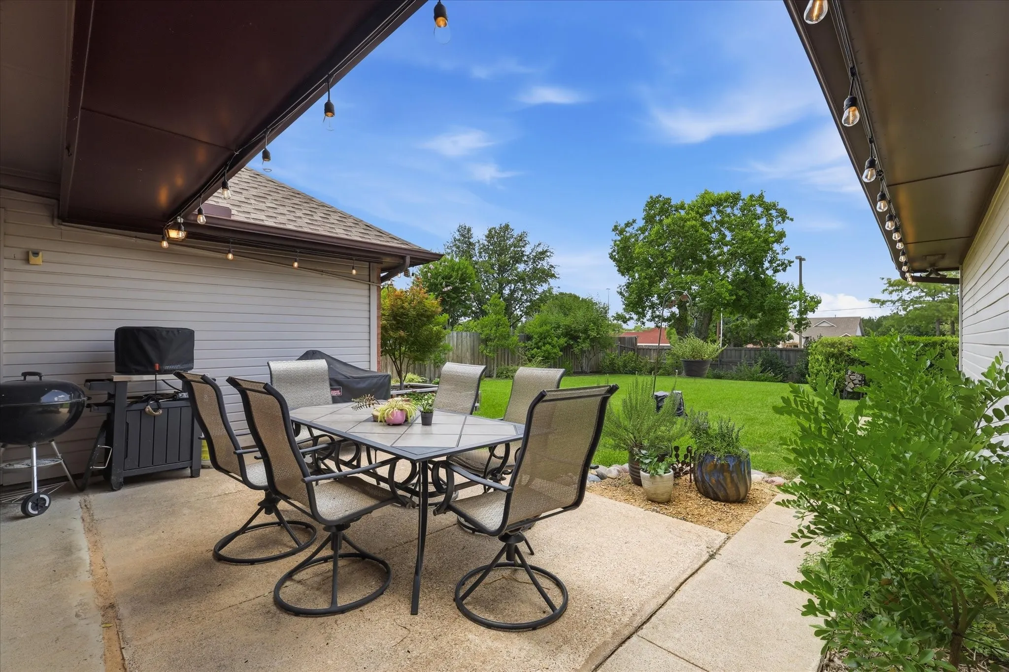 Nice patio area.
