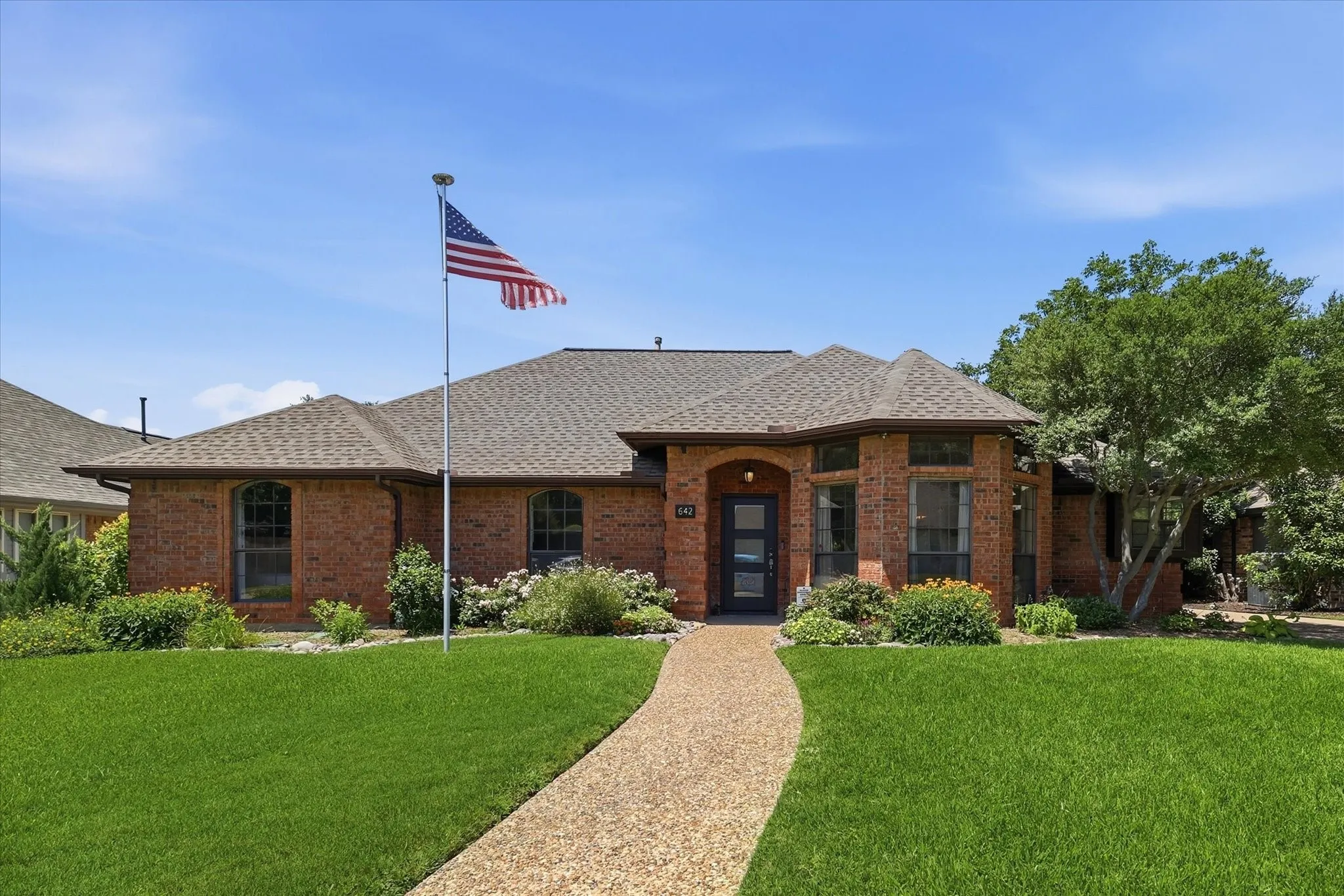 Single Family Residence For Sale in Dallas County , 642 Eagle Drive, Coppell, Texas 75019, 3 Bedroom, 2 Bathroom, 2 Garage spaces, 1,986 Sqft, built in 1985, mls#21322625, Real Estate Agent in Coppell, Homes For Sale in Dallas county, Homes For Sale in Coppell, Realtor in Coppell Texas, Real Estate Brokerage Independent Realty Texas, Luminita Cordes Realtor