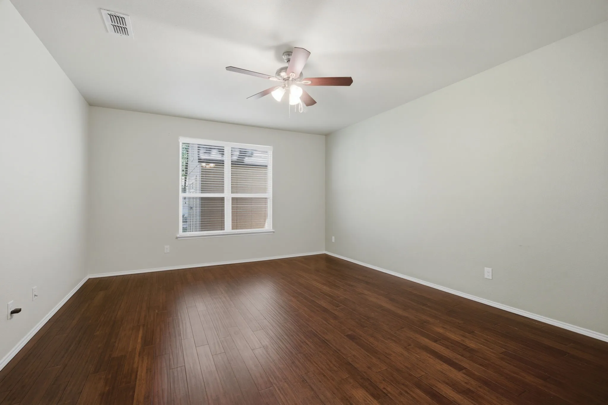 Single Family Residence For Sale in Denton County , 10009 Concord Drive, Providence Village, Texas 76227, 4 Bedroom, 4 Bathroom, 2 Garage spaces, 3,506 Sqft, built in 2013, mls#21321858, Real Estate Agent in Providence Village, Homes For Sale in Denton county, Homes For Sale in Providence Village, Realtor in Providence Village Texas, Real Estate Brokerage Independent Realty Texas, Luminita Cordes Realtor