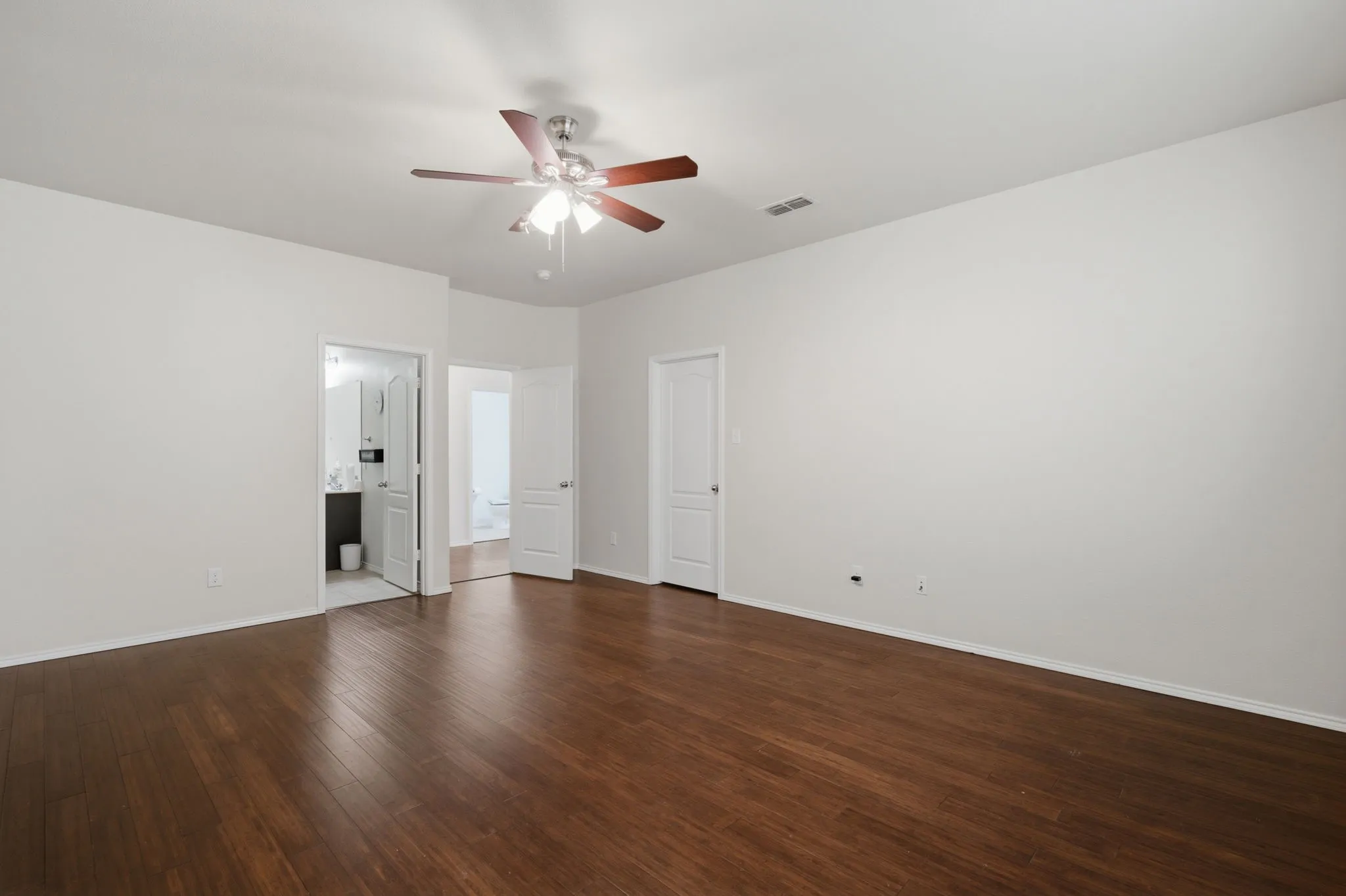 Single Family Residence For Sale in Denton County , 10009 Concord Drive, Providence Village, Texas 76227, 4 Bedroom, 4 Bathroom, 2 Garage spaces, 3,506 Sqft, built in 2013, mls#21321858, Real Estate Agent in Providence Village, Homes For Sale in Denton county, Homes For Sale in Providence Village, Realtor in Providence Village Texas, Real Estate Brokerage Independent Realty Texas, Luminita Cordes Realtor