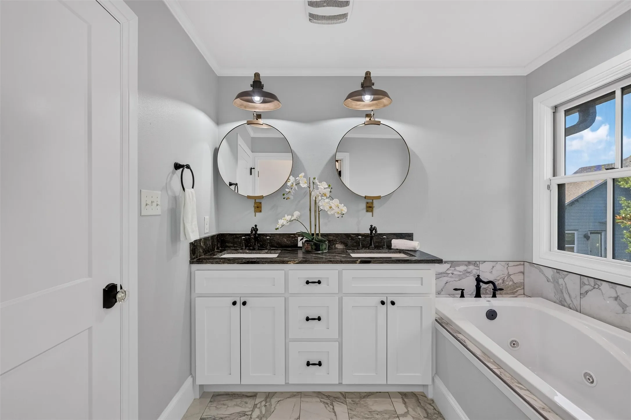 Single Family Residence For Sale in Collin County , 307 S Benge Street, Mc Kinney, Texas 75069, 5 Bedroom, 3 Bathroom, 2 Garage spaces, 2,569 Sqft, built in 2019, mls#21322828, Real Estate Agent in Mc Kinney, Homes For Sale in Collin county, Homes For Sale in Mc Kinney, Realtor in Mc Kinney Texas, Real Estate Brokerage Independent Realty Texas, Luminita Cordes Realtor