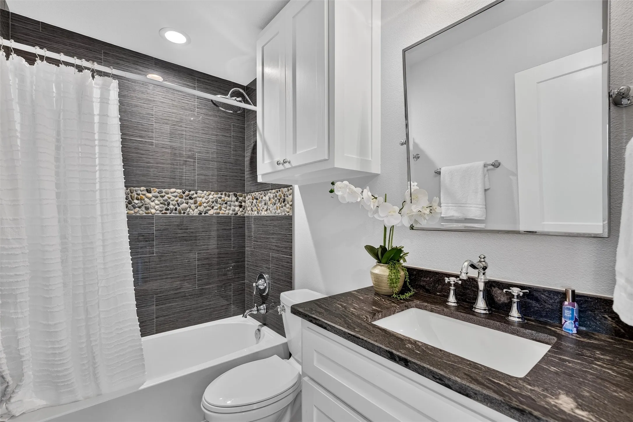 Single Family Residence For Sale in Collin County , 307 S Benge Street, Mc Kinney, Texas 75069, 5 Bedroom, 3 Bathroom, 2 Garage spaces, 2,569 Sqft, built in 2019, mls#21322828, Real Estate Agent in Mc Kinney, Homes For Sale in Collin county, Homes For Sale in Mc Kinney, Realtor in Mc Kinney Texas, Real Estate Brokerage Independent Realty Texas, Luminita Cordes Realtor