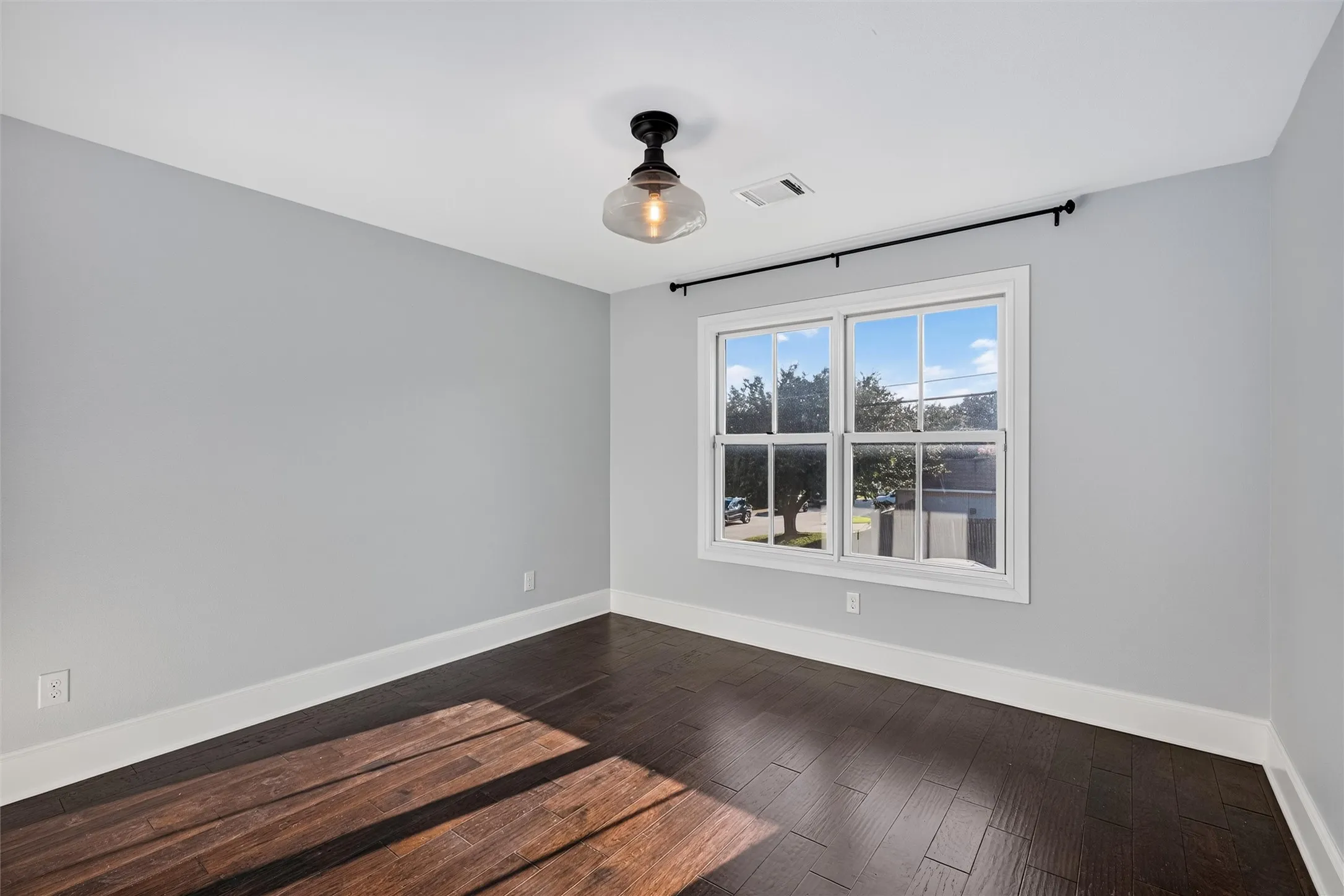 Single Family Residence For Sale in Collin County , 307 S Benge Street, Mc Kinney, Texas 75069, 5 Bedroom, 3 Bathroom, 2 Garage spaces, 2,569 Sqft, built in 2019, mls#21322828, Real Estate Agent in Mc Kinney, Homes For Sale in Collin county, Homes For Sale in Mc Kinney, Realtor in Mc Kinney Texas, Real Estate Brokerage Independent Realty Texas, Luminita Cordes Realtor