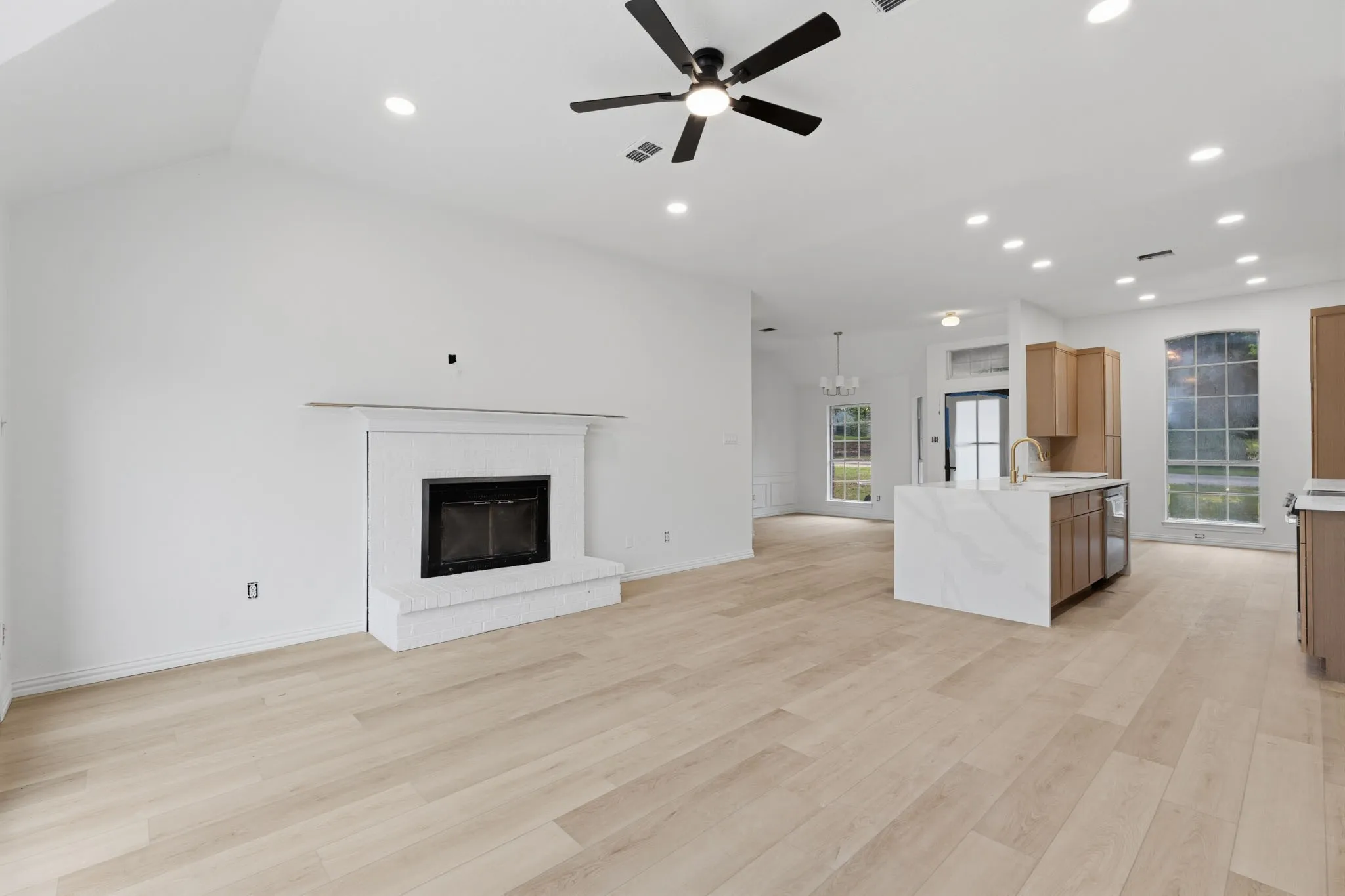 Single Family Residence For Sale in Collin County , 8260 Edgewater Drive, Frisco, Texas 75034, 3 Bedroom, 2 Bathroom, 2 Garage spaces, 1,526 Sqft, built in 1992, mls#21323294, Real Estate Agent in Frisco, Homes For Sale in Collin county, Homes For Sale in Frisco, Realtor in Frisco Texas, Real Estate Brokerage Independent Realty Texas, Luminita Cordes Realtor