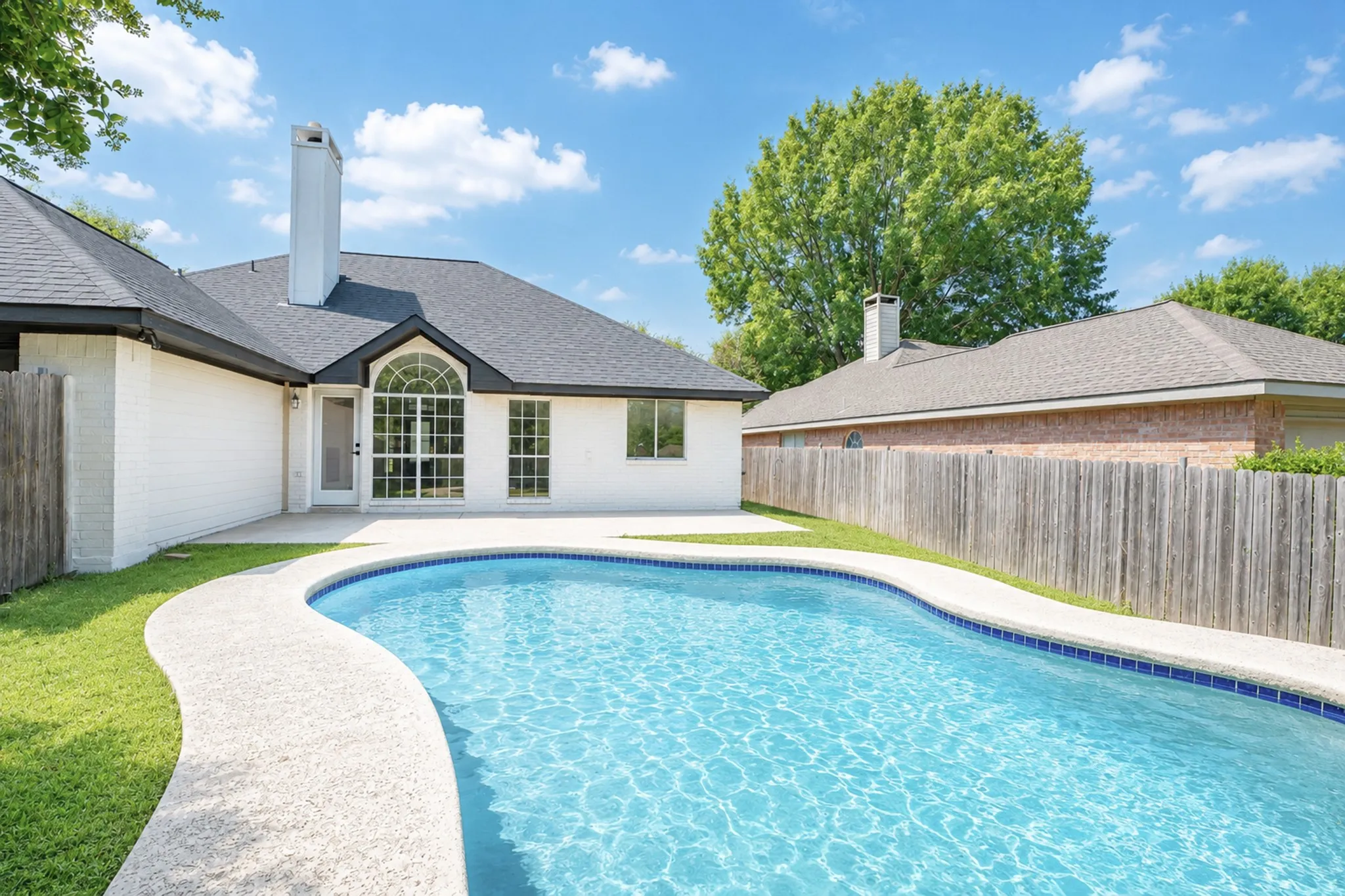 Single Family Residence For Sale in Collin County , 8260 Edgewater Drive, Frisco, Texas 75034, 3 Bedroom, 2 Bathroom, 2 Garage spaces, 1,526 Sqft, built in 1992, mls#21323294, Real Estate Agent in Frisco, Homes For Sale in Collin county, Homes For Sale in Frisco, Realtor in Frisco Texas, Real Estate Brokerage Independent Realty Texas, Luminita Cordes Realtor
