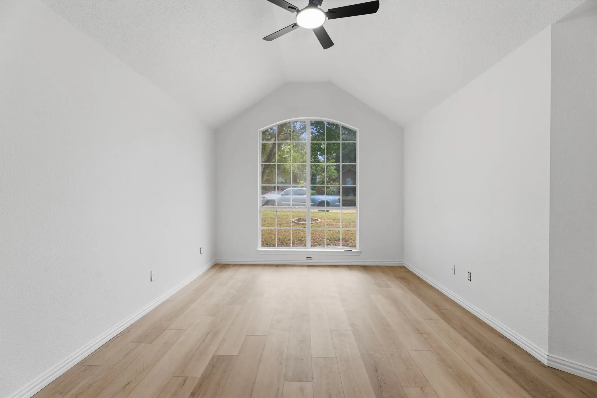 Single Family Residence For Sale in Collin County , 8260 Edgewater Drive, Frisco, Texas 75034, 3 Bedroom, 2 Bathroom, 2 Garage spaces, 1,526 Sqft, built in 1992, mls#21323294, Real Estate Agent in Frisco, Homes For Sale in Collin county, Homes For Sale in Frisco, Realtor in Frisco Texas, Real Estate Brokerage Independent Realty Texas, Luminita Cordes Realtor