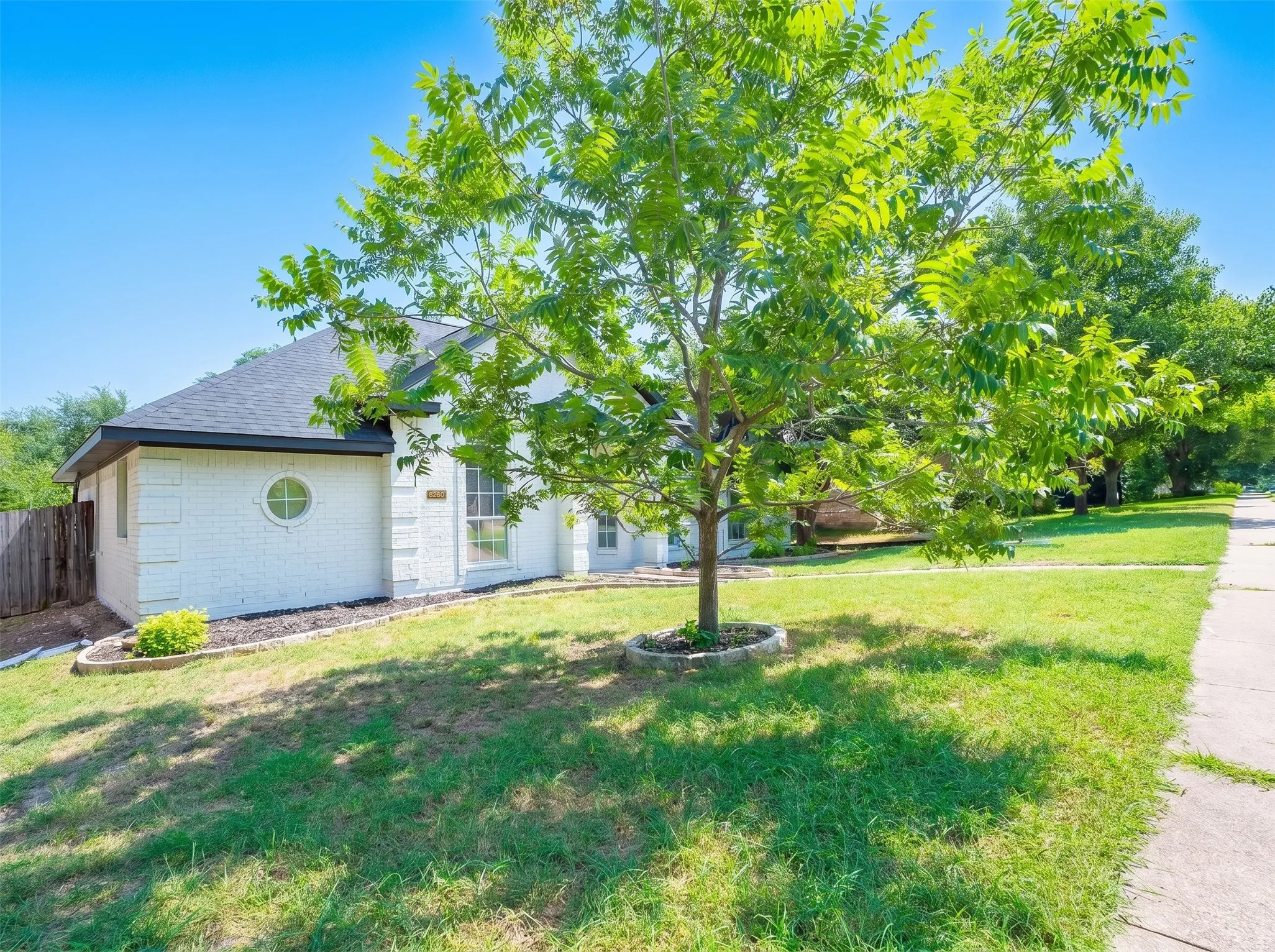 Single Family Residence For Sale in Collin County , 8260 Edgewater Drive, Frisco, Texas 75034, 3 Bedroom, 2 Bathroom, 2 Garage spaces, 1,526 Sqft, built in 1992, mls#21323294, Real Estate Agent in Frisco, Homes For Sale in Collin county, Homes For Sale in Frisco, Realtor in Frisco Texas, Real Estate Brokerage Independent Realty Texas, Luminita Cordes Realtor
