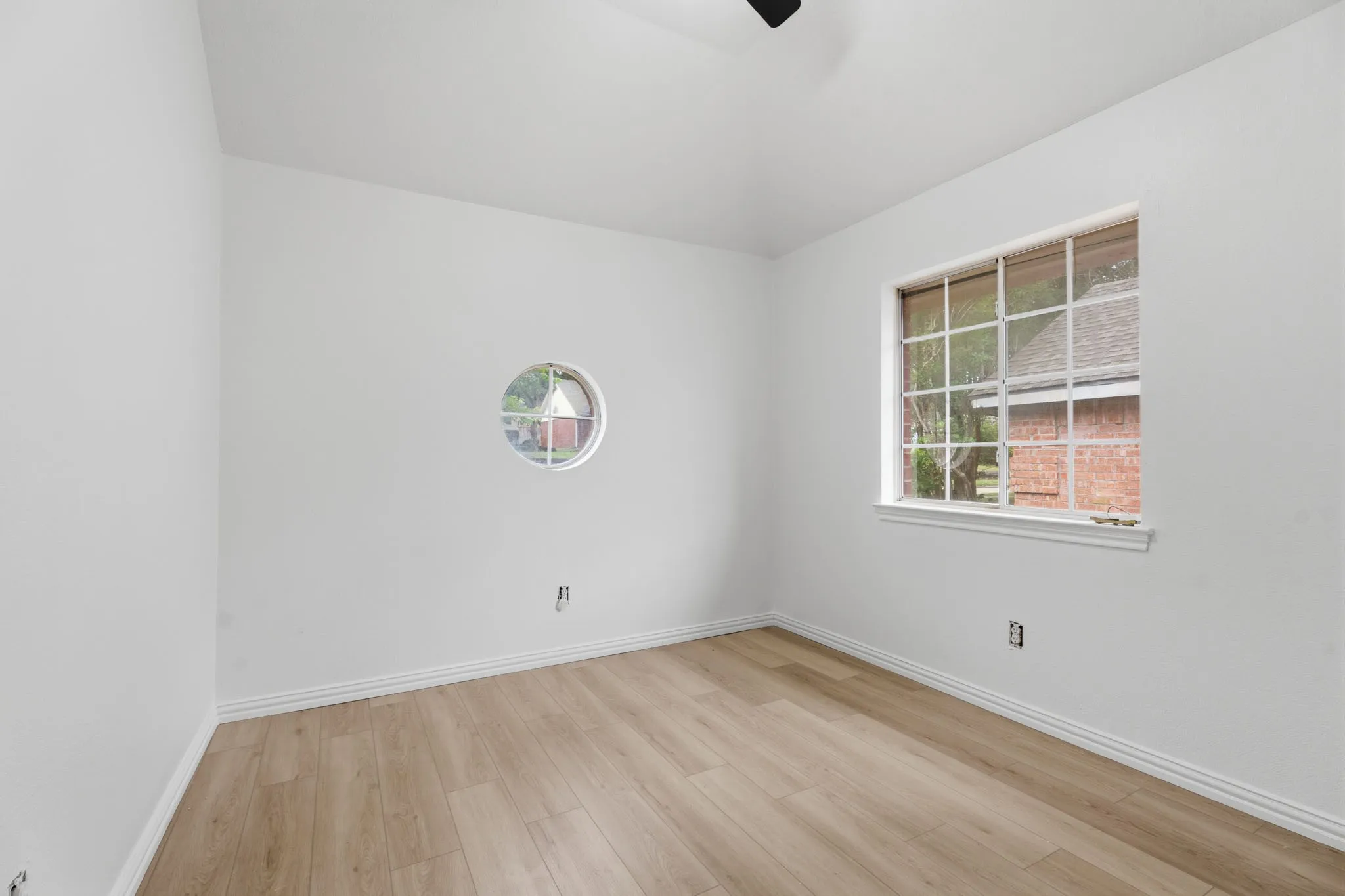Single Family Residence For Sale in Collin County , 8260 Edgewater Drive, Frisco, Texas 75034, 3 Bedroom, 2 Bathroom, 2 Garage spaces, 1,526 Sqft, built in 1992, mls#21323294, Real Estate Agent in Frisco, Homes For Sale in Collin county, Homes For Sale in Frisco, Realtor in Frisco Texas, Real Estate Brokerage Independent Realty Texas, Luminita Cordes Realtor