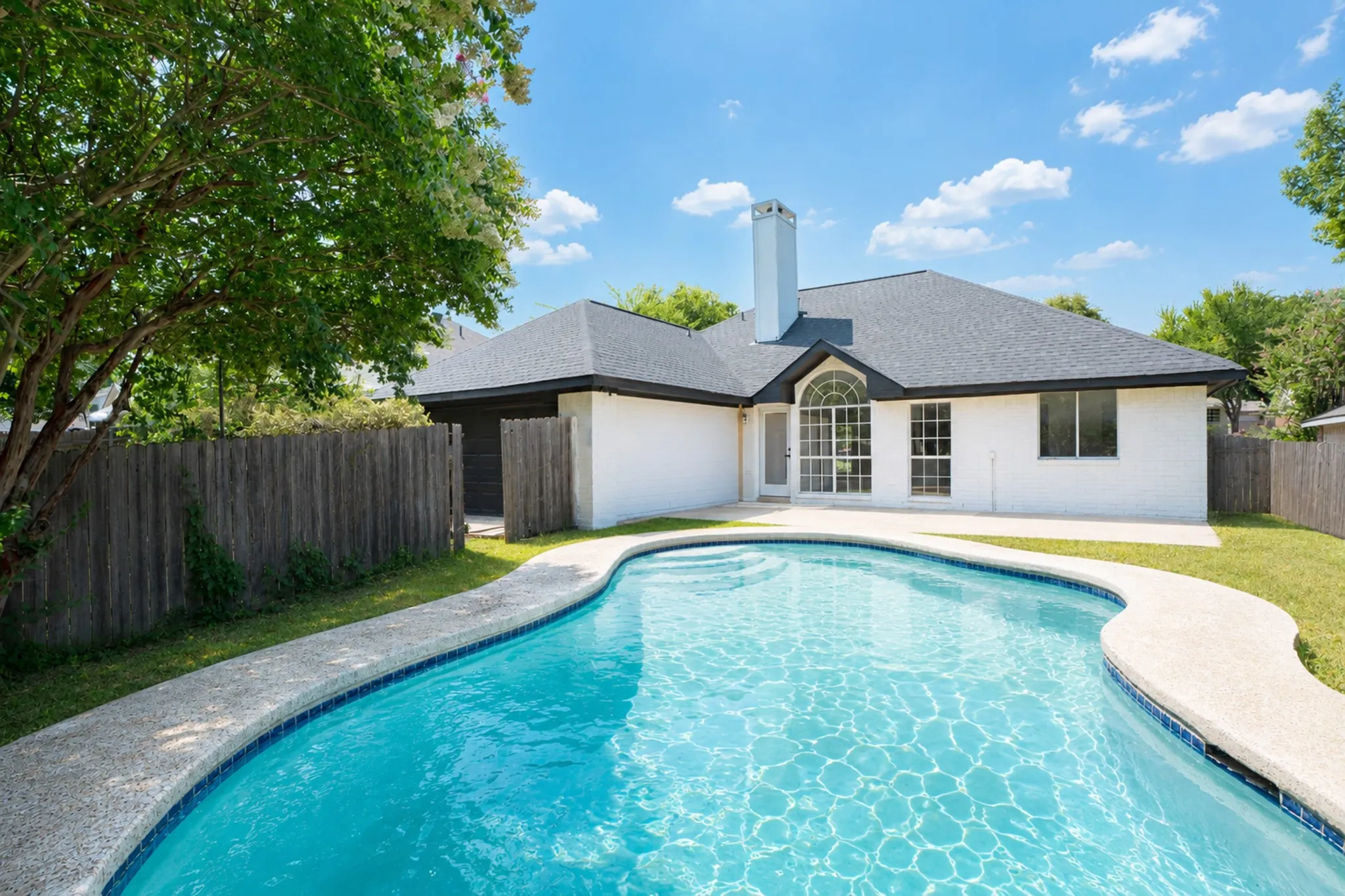 Single Family Residence For Sale in Collin County , 8260 Edgewater Drive, Frisco, Texas 75034, 3 Bedroom, 2 Bathroom, 2 Garage spaces, 1,526 Sqft, built in 1992, mls#21323294, Real Estate Agent in Frisco, Homes For Sale in Collin county, Homes For Sale in Frisco, Realtor in Frisco Texas, Real Estate Brokerage Independent Realty Texas, Luminita Cordes Realtor