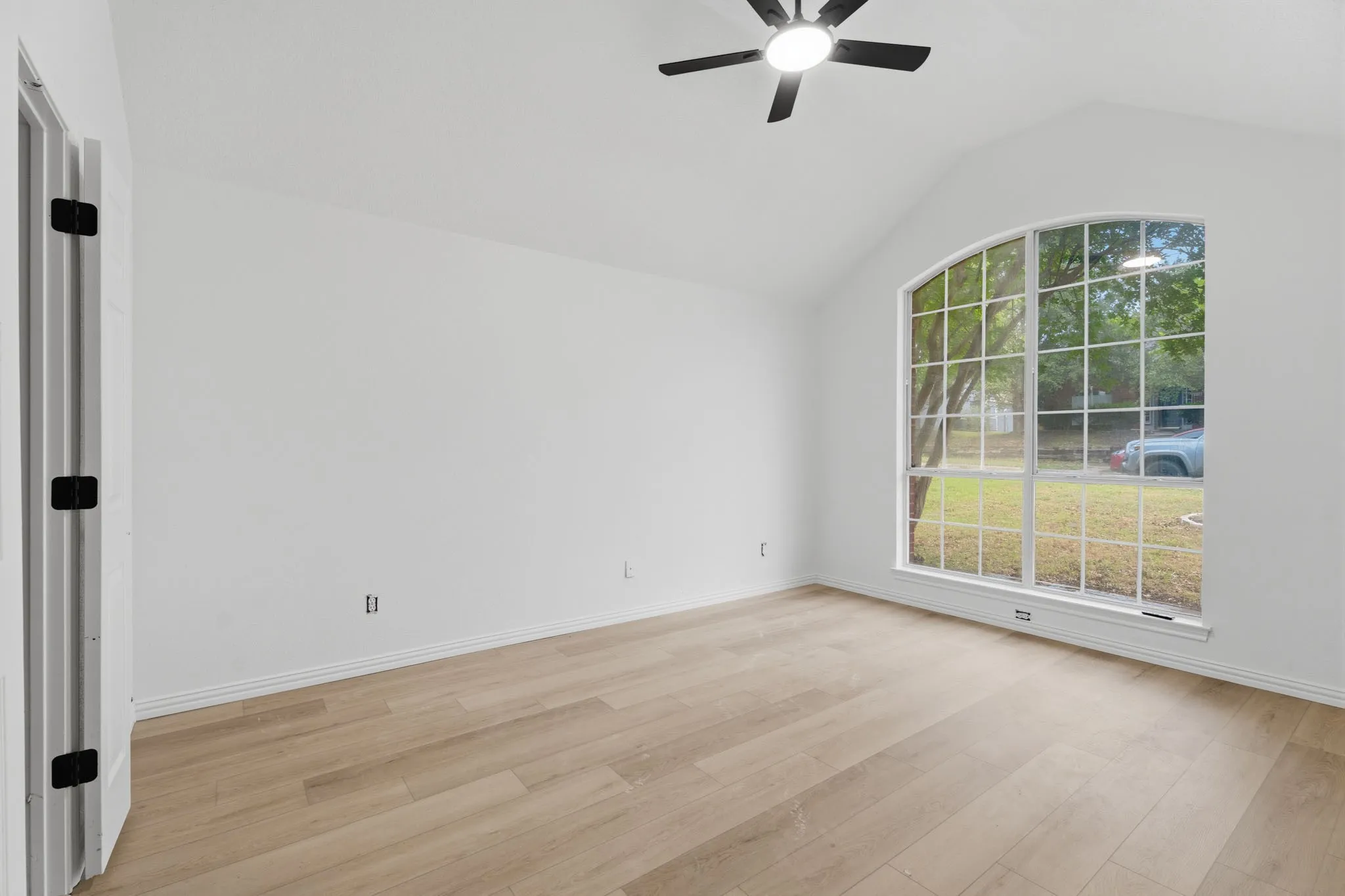 Single Family Residence For Sale in Collin County , 8260 Edgewater Drive, Frisco, Texas 75034, 3 Bedroom, 2 Bathroom, 2 Garage spaces, 1,526 Sqft, built in 1992, mls#21323294, Real Estate Agent in Frisco, Homes For Sale in Collin county, Homes For Sale in Frisco, Realtor in Frisco Texas, Real Estate Brokerage Independent Realty Texas, Luminita Cordes Realtor