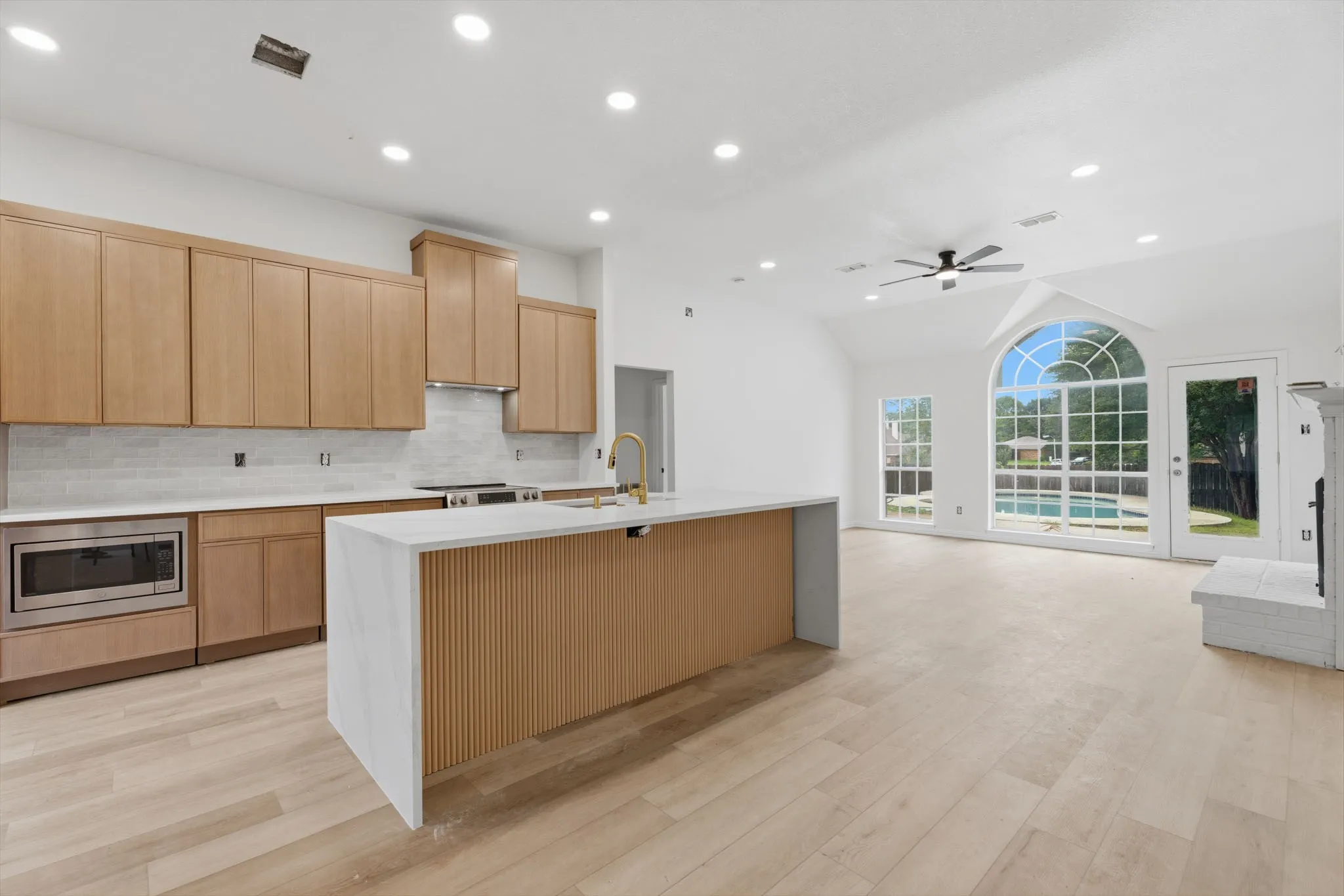 Single Family Residence For Sale in Collin County , 8260 Edgewater Drive, Frisco, Texas 75034, 3 Bedroom, 2 Bathroom, 2 Garage spaces, 1,526 Sqft, built in 1992, mls#21323294, Real Estate Agent in Frisco, Homes For Sale in Collin county, Homes For Sale in Frisco, Realtor in Frisco Texas, Real Estate Brokerage Independent Realty Texas, Luminita Cordes Realtor