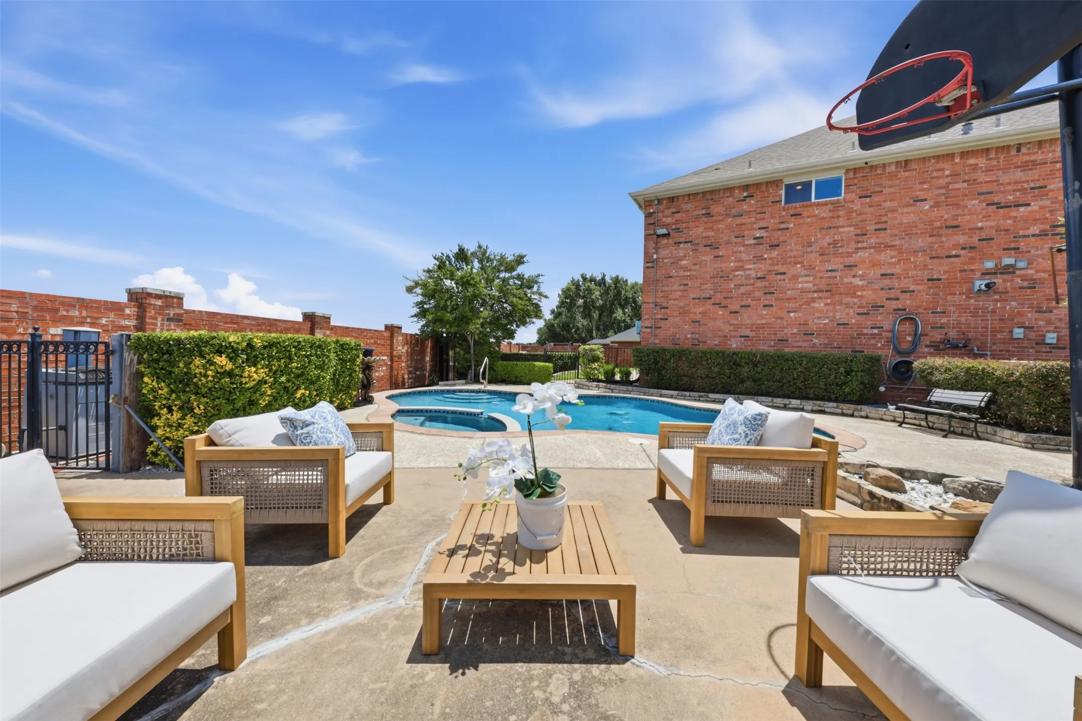 Single Family Residence For Sale in Denton County , 3936 Gillespie Drive, Carrollton, Texas 75010, 5 Bedroom, 4 Bathroom, 2 Garage spaces, 3,867 Sqft, built in 1997, mls#21323298, Real Estate Agent in Carrollton, Homes For Sale in Denton county, Homes For Sale in Carrollton, Realtor in Carrollton Texas, Real Estate Brokerage Independent Realty Texas, Luminita Cordes Realtor