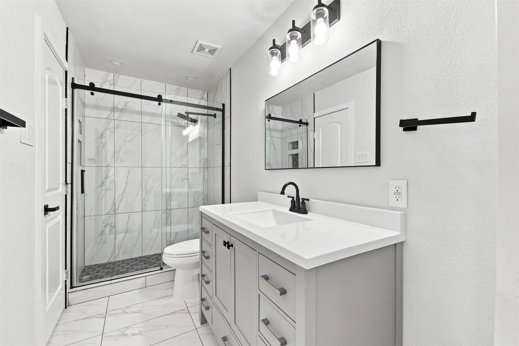 Single Family Residence For Sale in Denton County , 3936 Gillespie Drive, Carrollton, Texas 75010, 5 Bedroom, 4 Bathroom, 2 Garage spaces, 3,867 Sqft, built in 1997, mls#21323298, Real Estate Agent in Carrollton, Homes For Sale in Denton county, Homes For Sale in Carrollton, Realtor in Carrollton Texas, Real Estate Brokerage Independent Realty Texas, Luminita Cordes Realtor