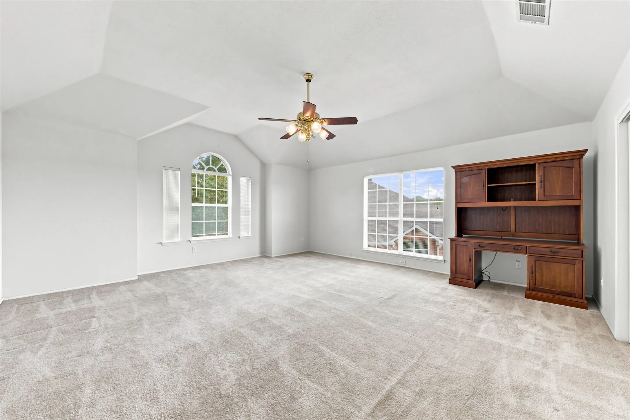 Single Family Residence For Sale in Denton County , 3936 Gillespie Drive, Carrollton, Texas 75010, 5 Bedroom, 4 Bathroom, 2 Garage spaces, 3,867 Sqft, built in 1997, mls#21323298, Real Estate Agent in Carrollton, Homes For Sale in Denton county, Homes For Sale in Carrollton, Realtor in Carrollton Texas, Real Estate Brokerage Independent Realty Texas, Luminita Cordes Realtor