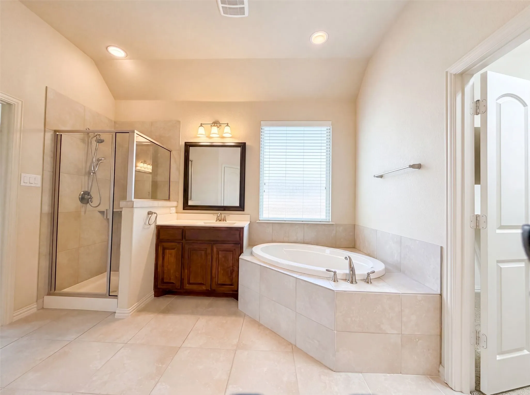 Single Family Residence For Sale in Wise County , 3005 S College Avenue, Decatur, Texas 76234, 3 Bedroom, 2 Bathroom, 3 Garage spaces, 2,245 Sqft, built in 2014, mls#21323316, Real Estate Agent in Decatur, Homes For Sale in Wise county, Homes For Sale in Decatur, Realtor in Decatur Texas, Real Estate Brokerage Independent Realty Texas, Luminita Cordes Realtor