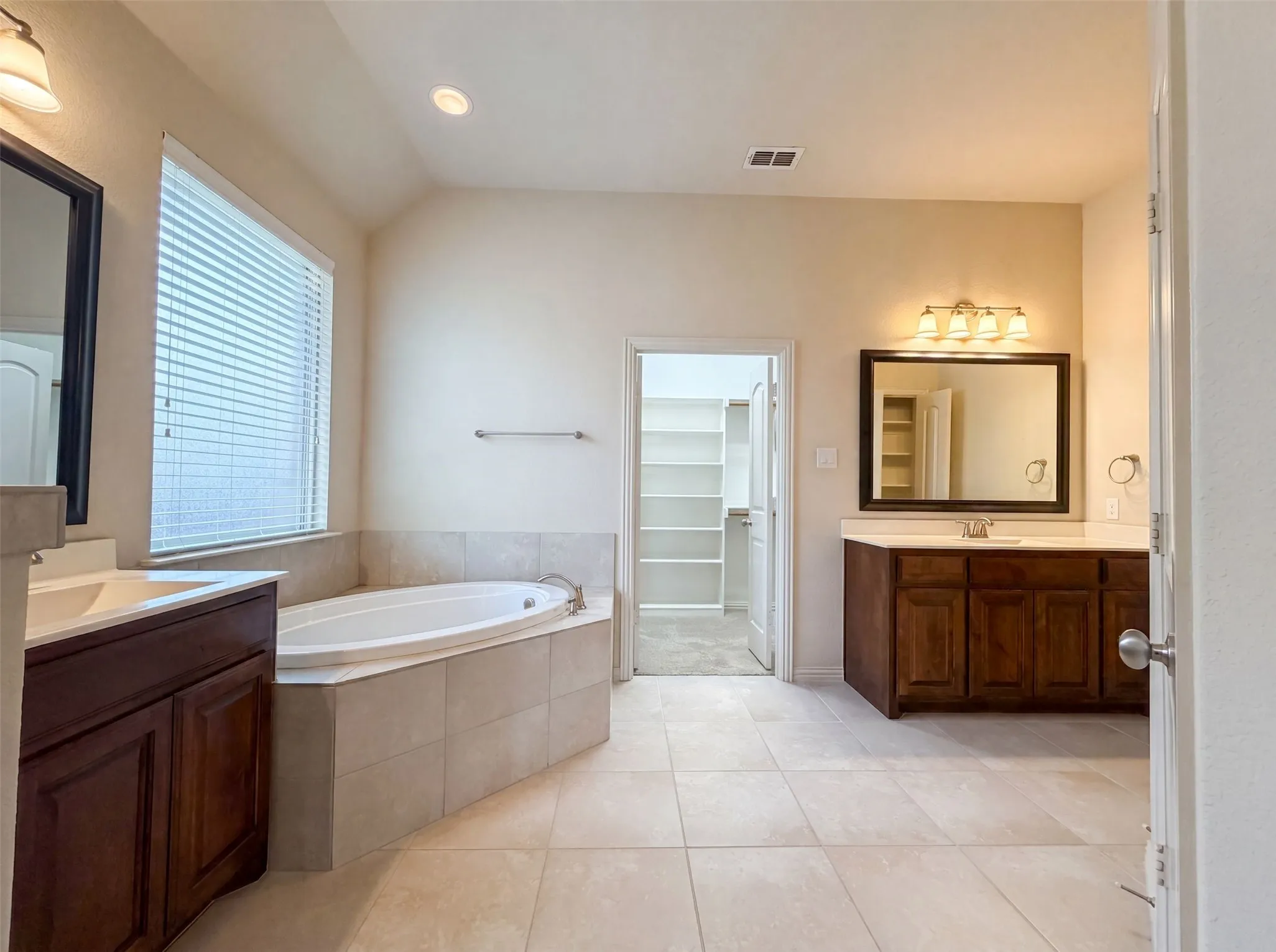 Single Family Residence For Sale in Wise County , 3005 S College Avenue, Decatur, Texas 76234, 3 Bedroom, 2 Bathroom, 3 Garage spaces, 2,245 Sqft, built in 2014, mls#21323316, Real Estate Agent in Decatur, Homes For Sale in Wise county, Homes For Sale in Decatur, Realtor in Decatur Texas, Real Estate Brokerage Independent Realty Texas, Luminita Cordes Realtor