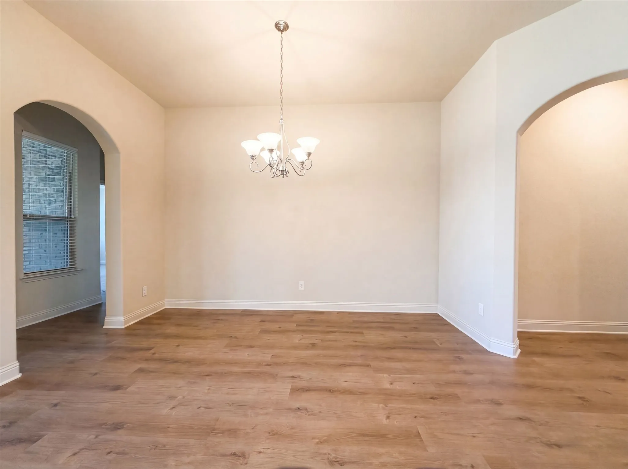 Single Family Residence For Sale in Wise County , 3005 S College Avenue, Decatur, Texas 76234, 3 Bedroom, 2 Bathroom, 3 Garage spaces, 2,245 Sqft, built in 2014, mls#21323316, Real Estate Agent in Decatur, Homes For Sale in Wise county, Homes For Sale in Decatur, Realtor in Decatur Texas, Real Estate Brokerage Independent Realty Texas, Luminita Cordes Realtor