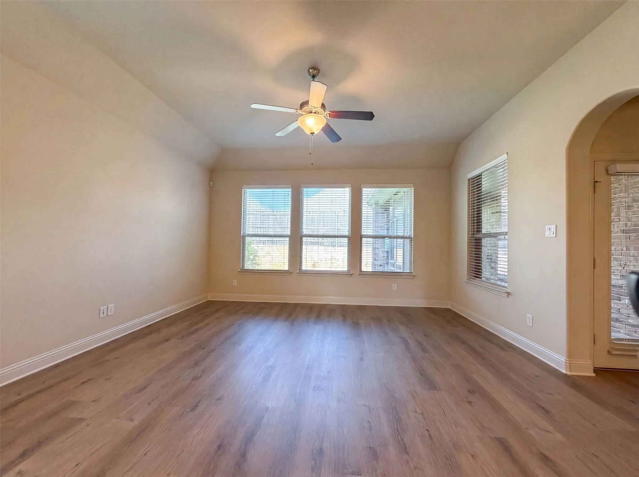 Single Family Residence For Sale in Wise County , 3005 S College Avenue, Decatur, Texas 76234, 3 Bedroom, 2 Bathroom, 3 Garage spaces, 2,245 Sqft, built in 2014, mls#21323316, Real Estate Agent in Decatur, Homes For Sale in Wise county, Homes For Sale in Decatur, Realtor in Decatur Texas, Real Estate Brokerage Independent Realty Texas, Luminita Cordes Realtor
