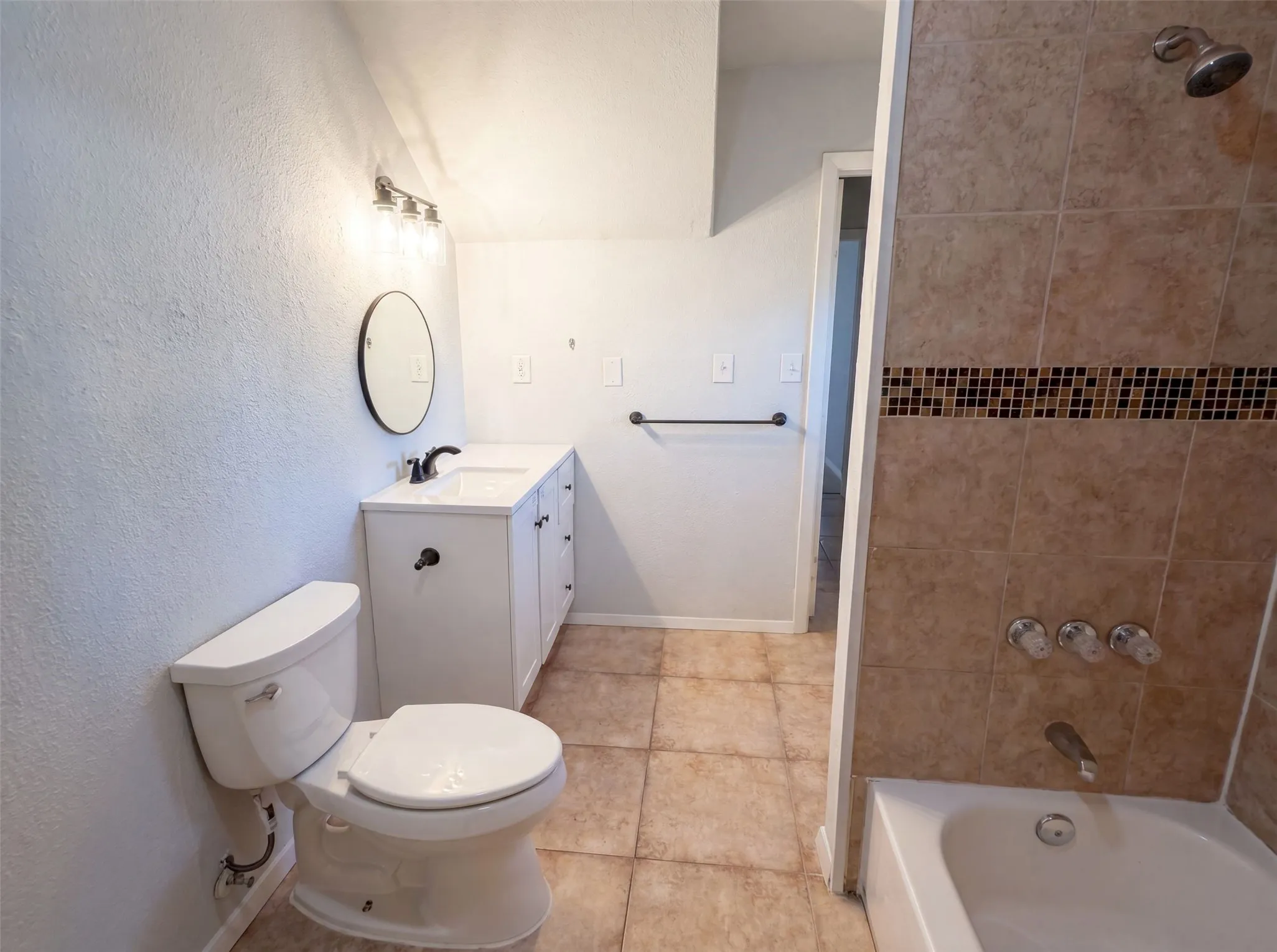 Single Family Residence For Sale in Denton County , 4526 S Horseshoe Trail, The Colony, Texas 75056, 3 Bedroom, 2 Bathroom, Garage spaces, 1,536 Sqft, built in 1980, mls#21323317, Real Estate Agent in The Colony, Homes For Sale in Denton county, Homes For Sale in The Colony, Realtor in The Colony Texas, Real Estate Brokerage Independent Realty Texas, Luminita Cordes Realtor