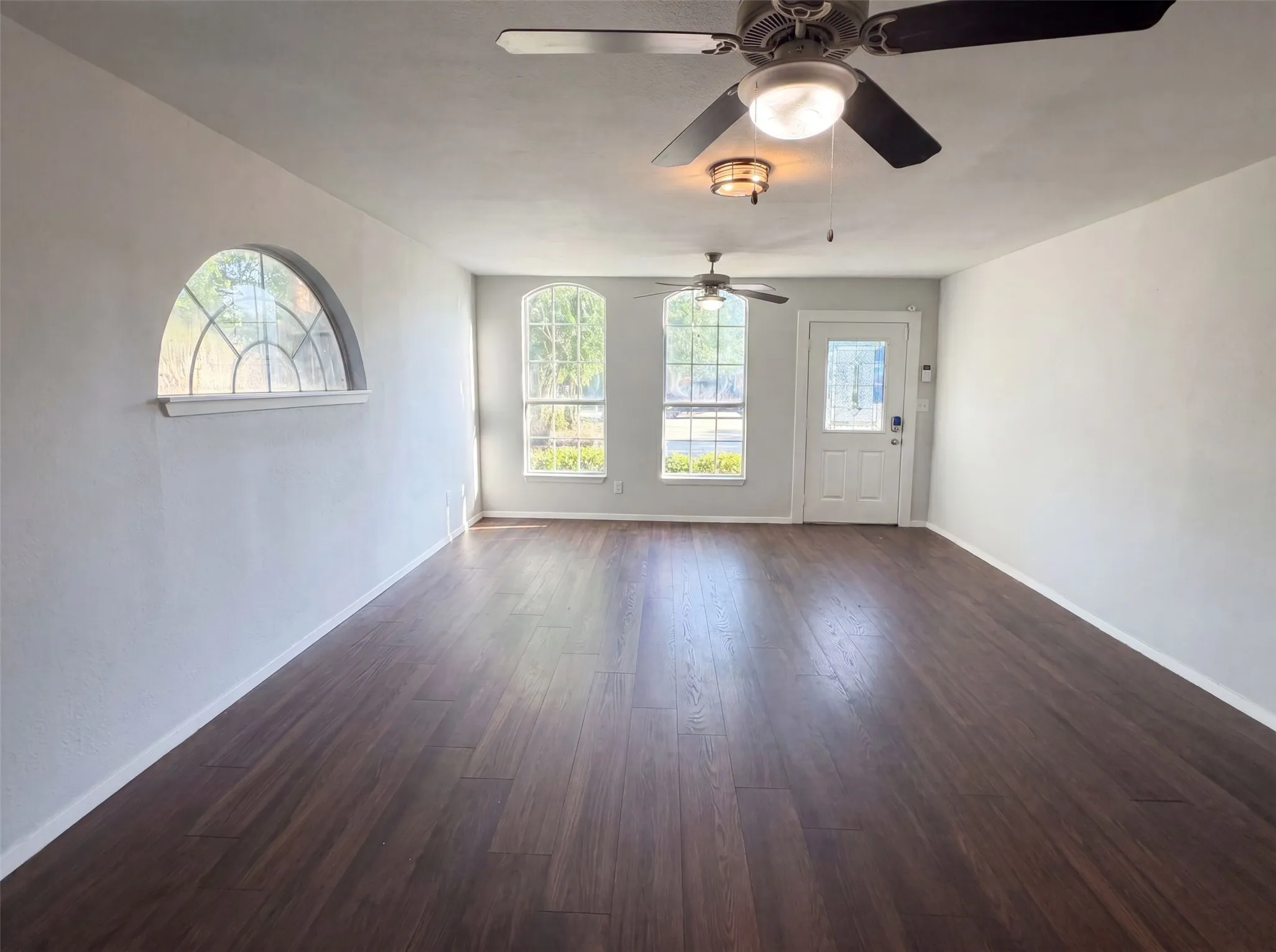 Single Family Residence For Sale in Denton County , 4526 S Horseshoe Trail, The Colony, Texas 75056, 3 Bedroom, 2 Bathroom, Garage spaces, 1,536 Sqft, built in 1980, mls#21323317, Real Estate Agent in The Colony, Homes For Sale in Denton county, Homes For Sale in The Colony, Realtor in The Colony Texas, Real Estate Brokerage Independent Realty Texas, Luminita Cordes Realtor