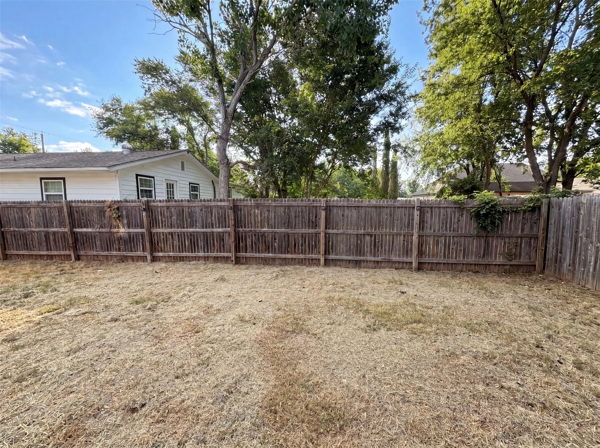 Single Family Residence For Sale in Denton County , 4526 S Horseshoe Trail, The Colony, Texas 75056, 3 Bedroom, 2 Bathroom, Garage spaces, 1,536 Sqft, built in 1980, mls#21323317, Real Estate Agent in The Colony, Homes For Sale in Denton county, Homes For Sale in The Colony, Realtor in The Colony Texas, Real Estate Brokerage Independent Realty Texas, Luminita Cordes Realtor